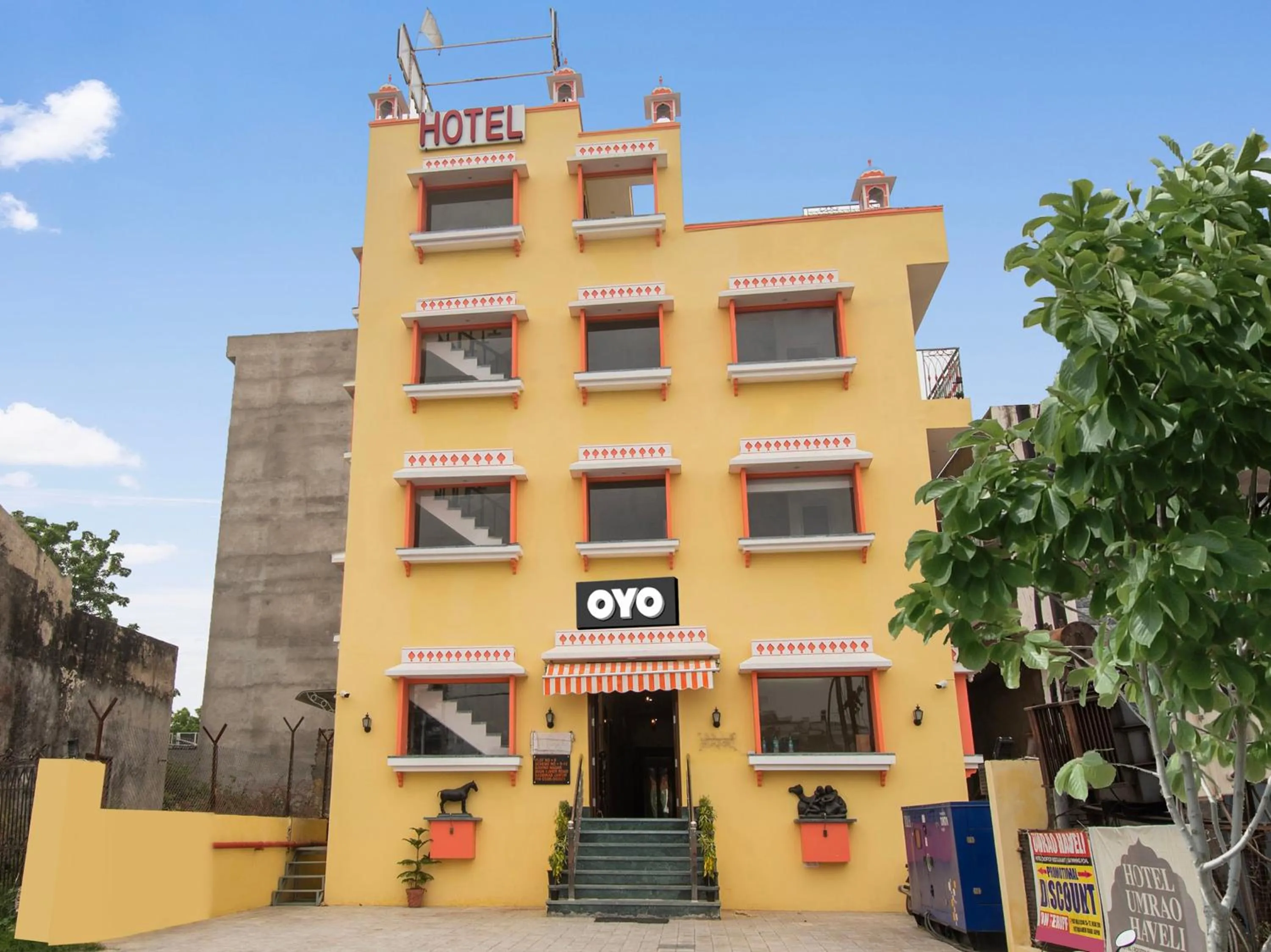 Facade/entrance in OYO Hotel O Omeshwari