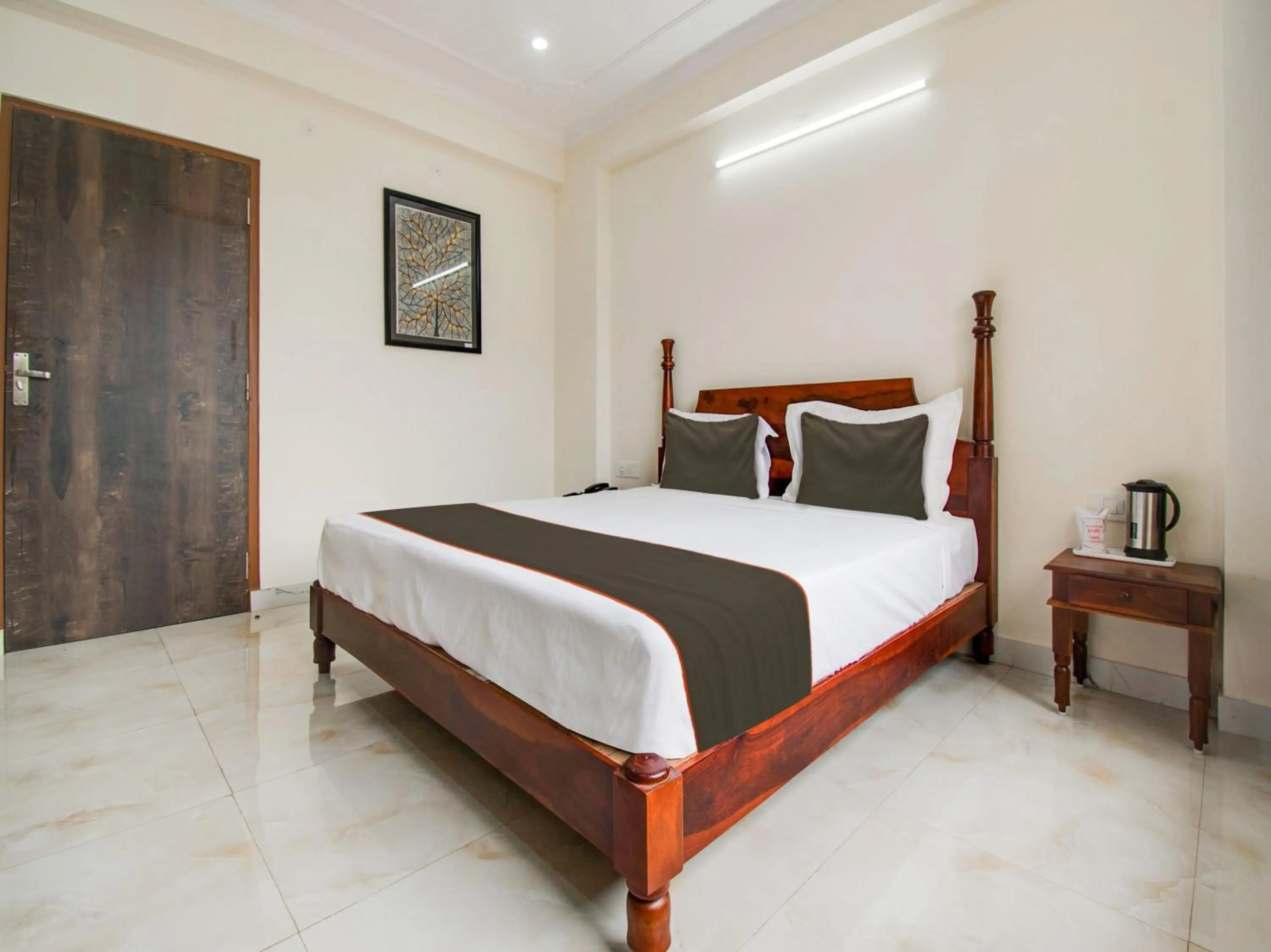 Bedroom in OYO Hotel O Omeshwari