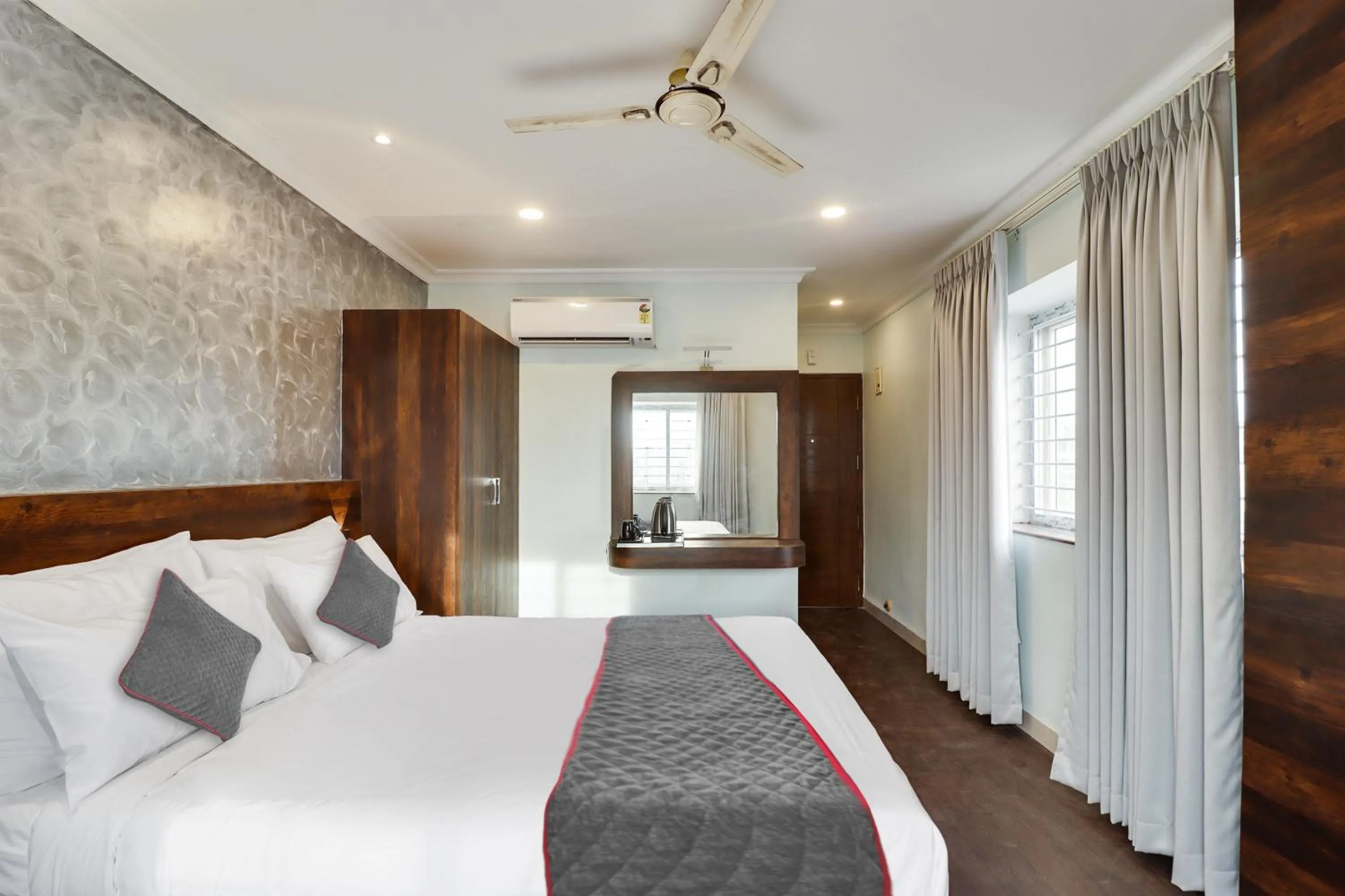 Bedroom, Bed in Collection O Manu