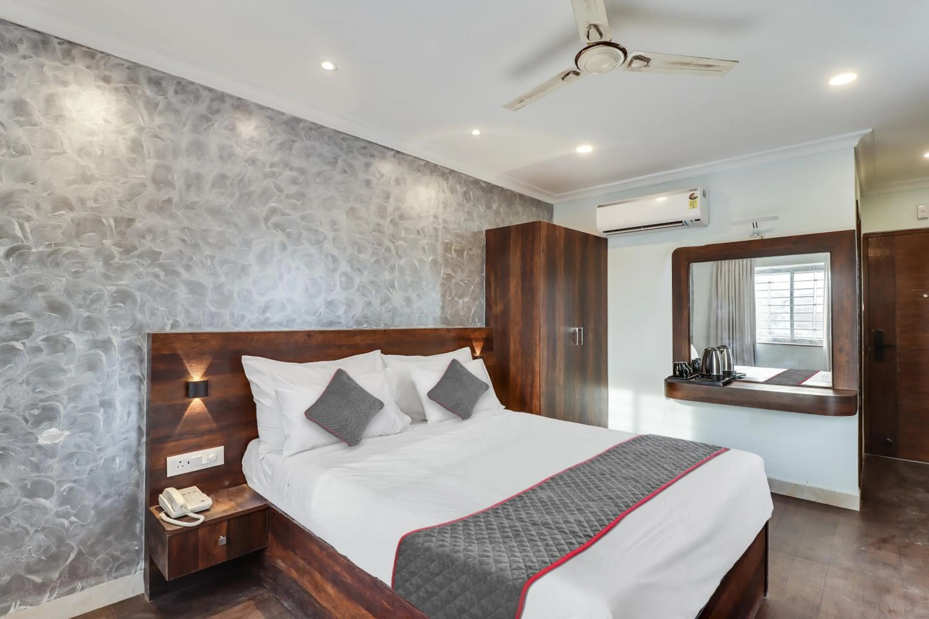 Bedroom, Bed in Collection O Manu