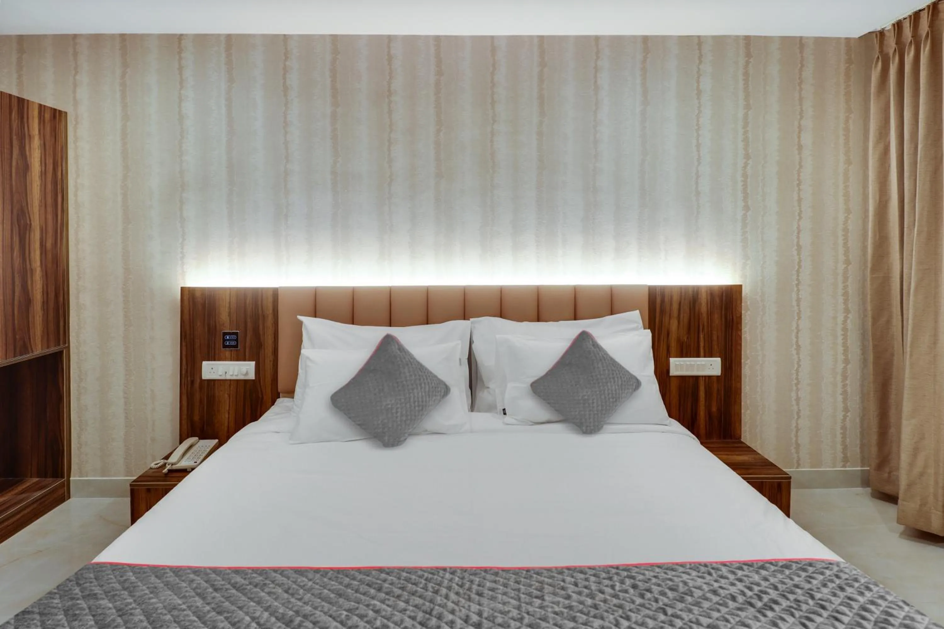 Bedroom, Bed in Collection O Manu