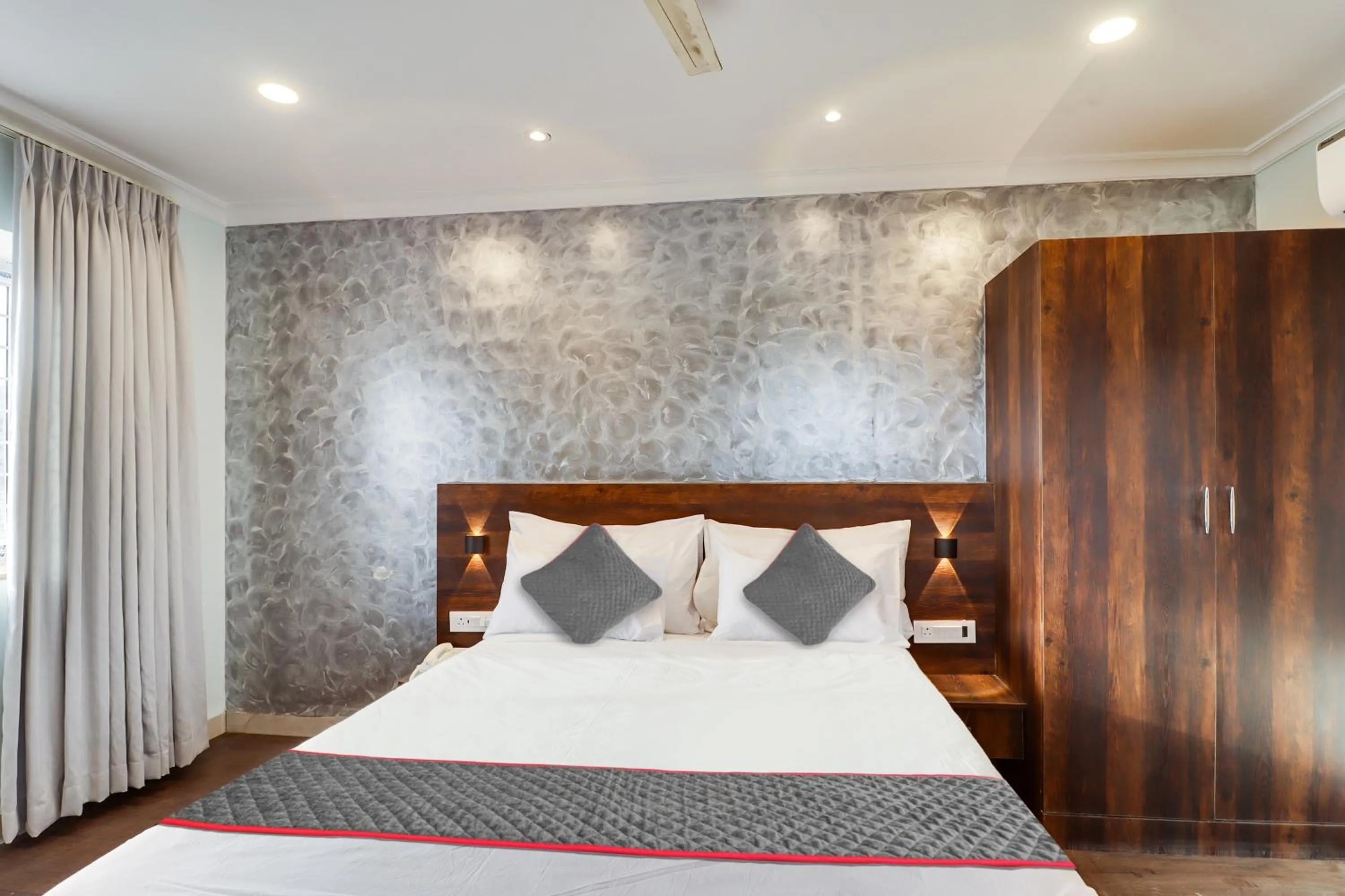 Bedroom, Bed in Collection O Manu