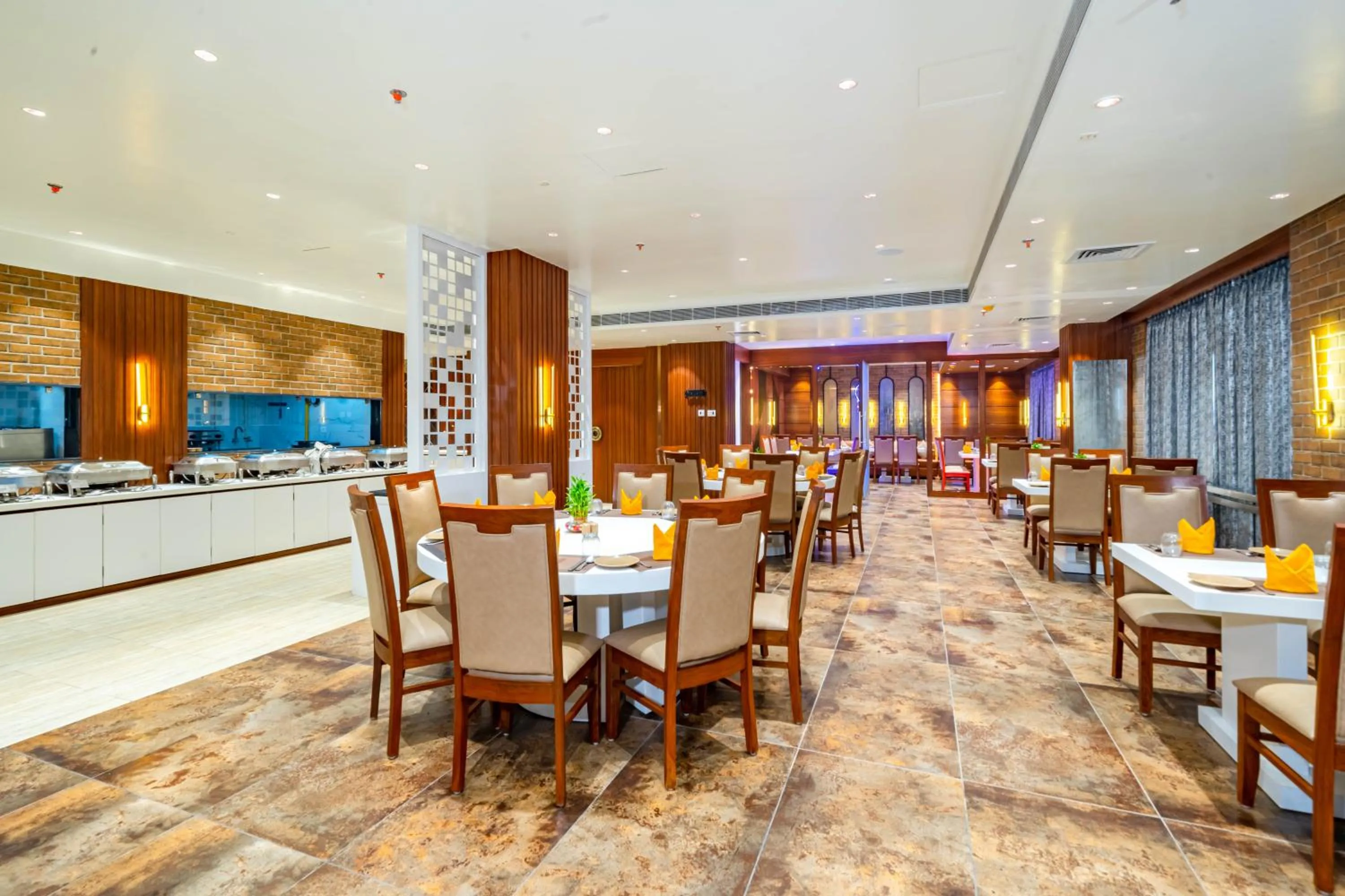 Restaurant/places to eat in Payel Inn