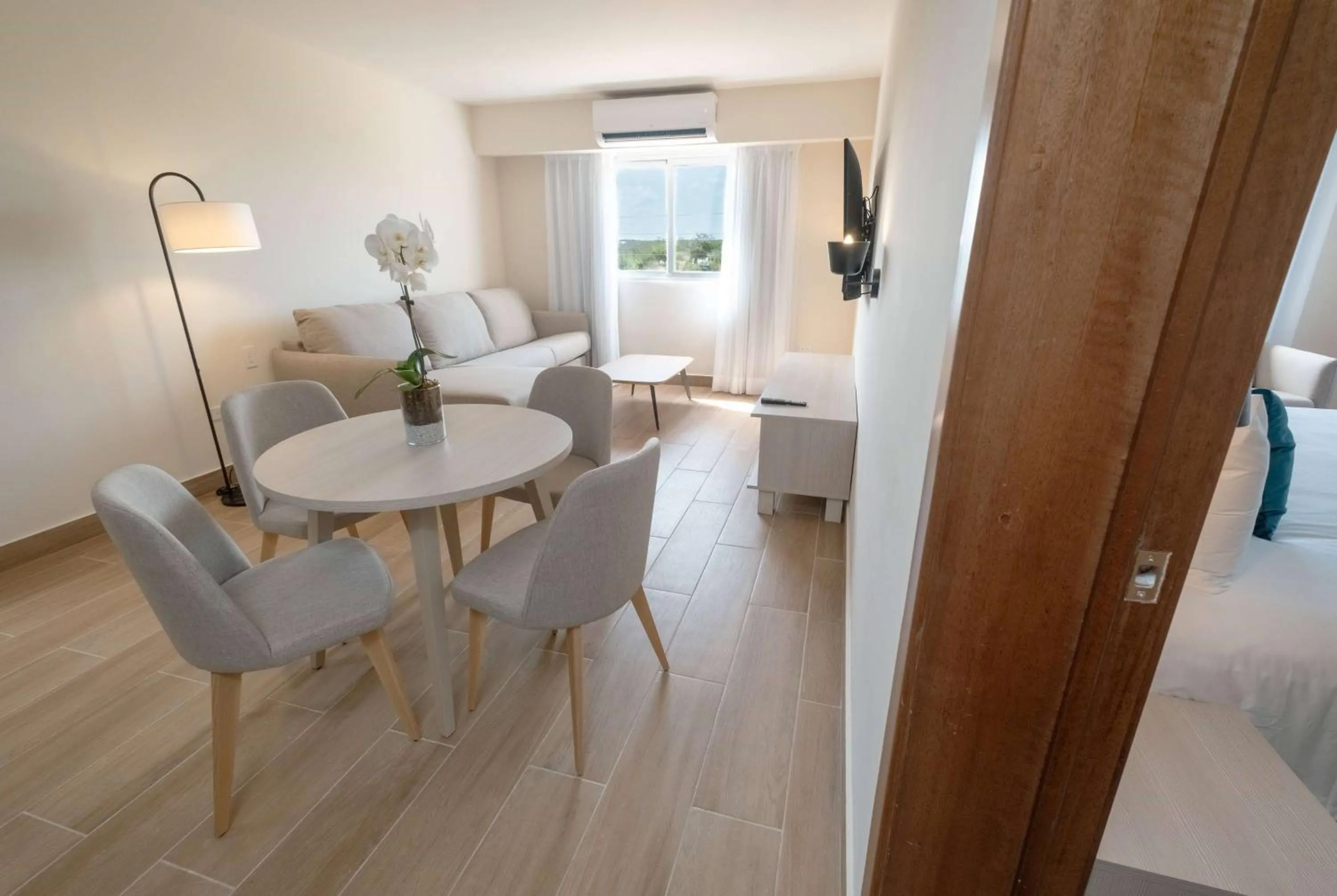 Photo of the whole room, Bed in Wyndham Garden El Morro Montecristi