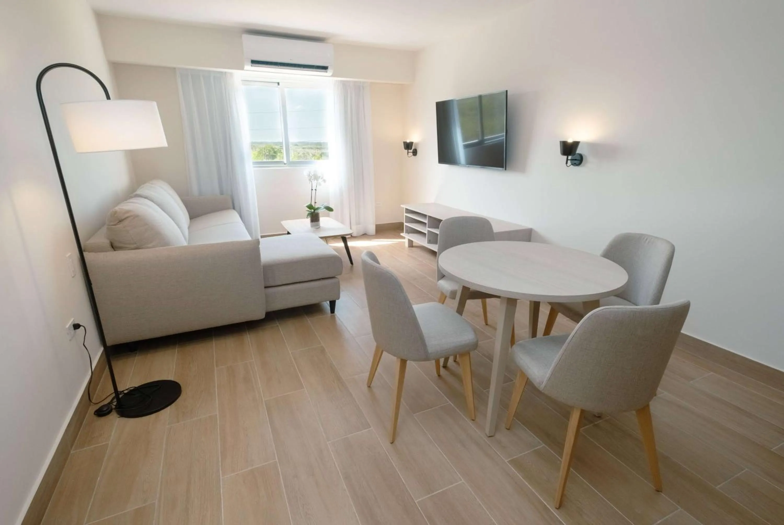 Photo of the whole room in Wyndham Garden El Morro Montecristi