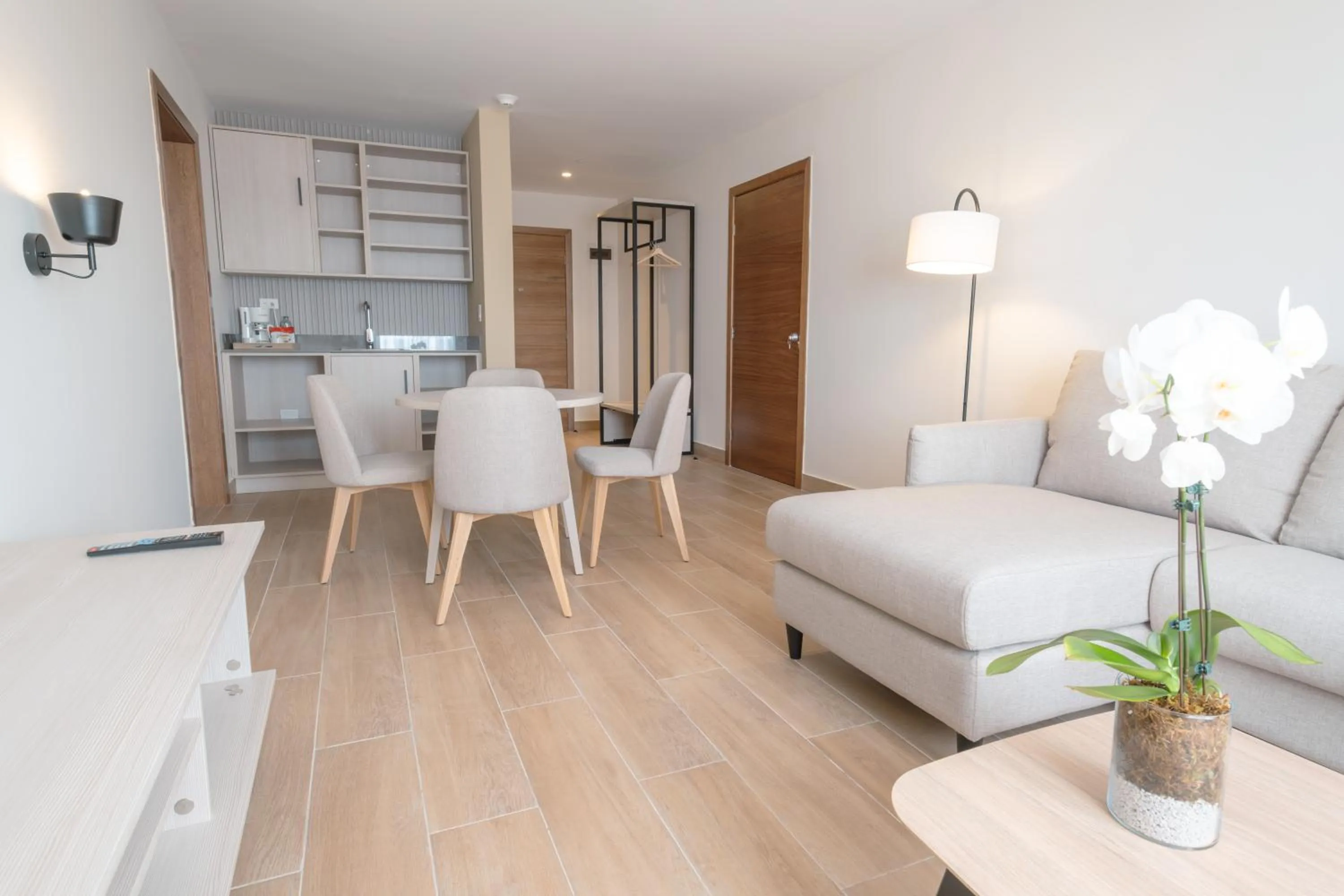 Living room, Bed in Wyndham Garden El Morro Montecristi