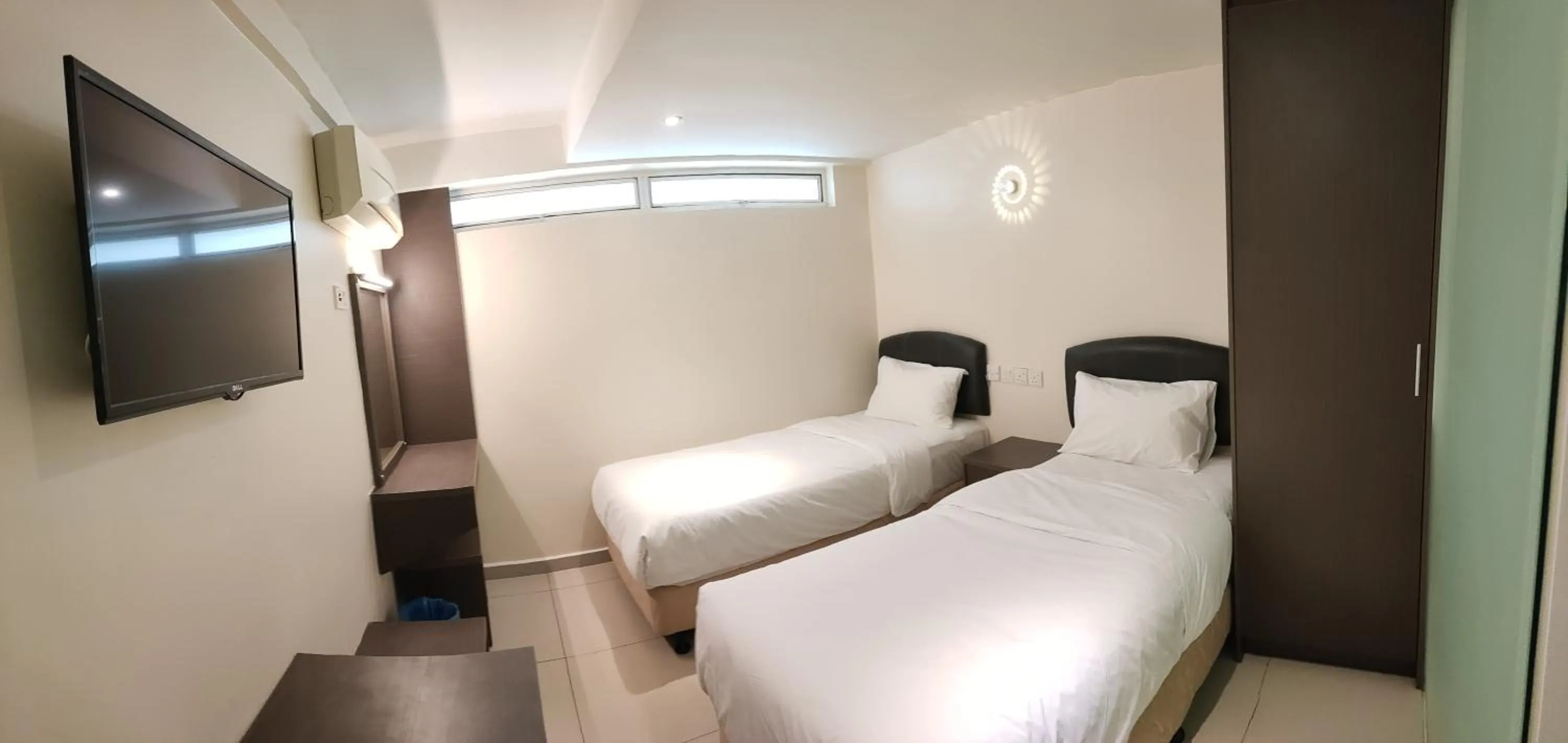 Bedroom in SunGold Inn