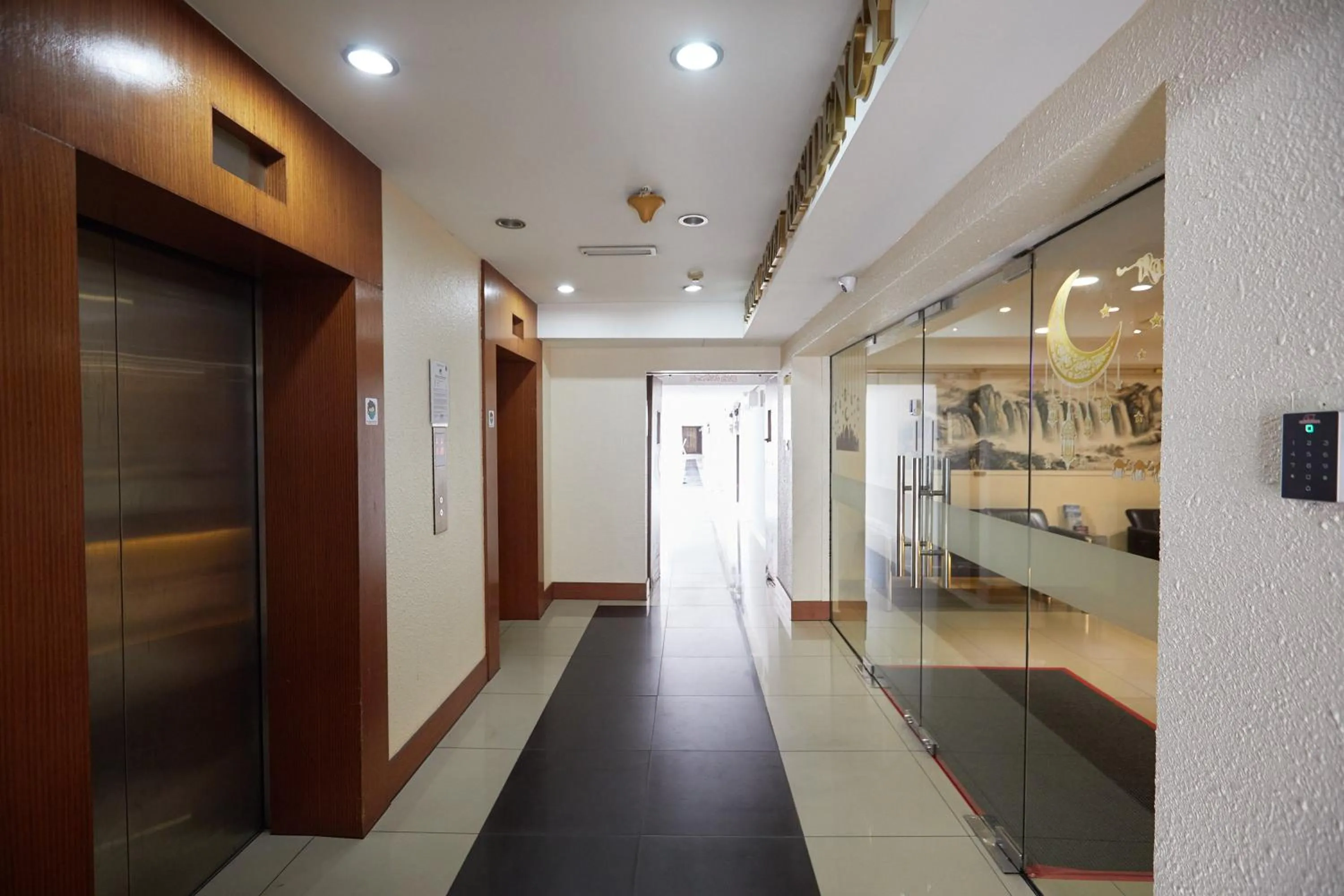 elevator in SunGold Inn