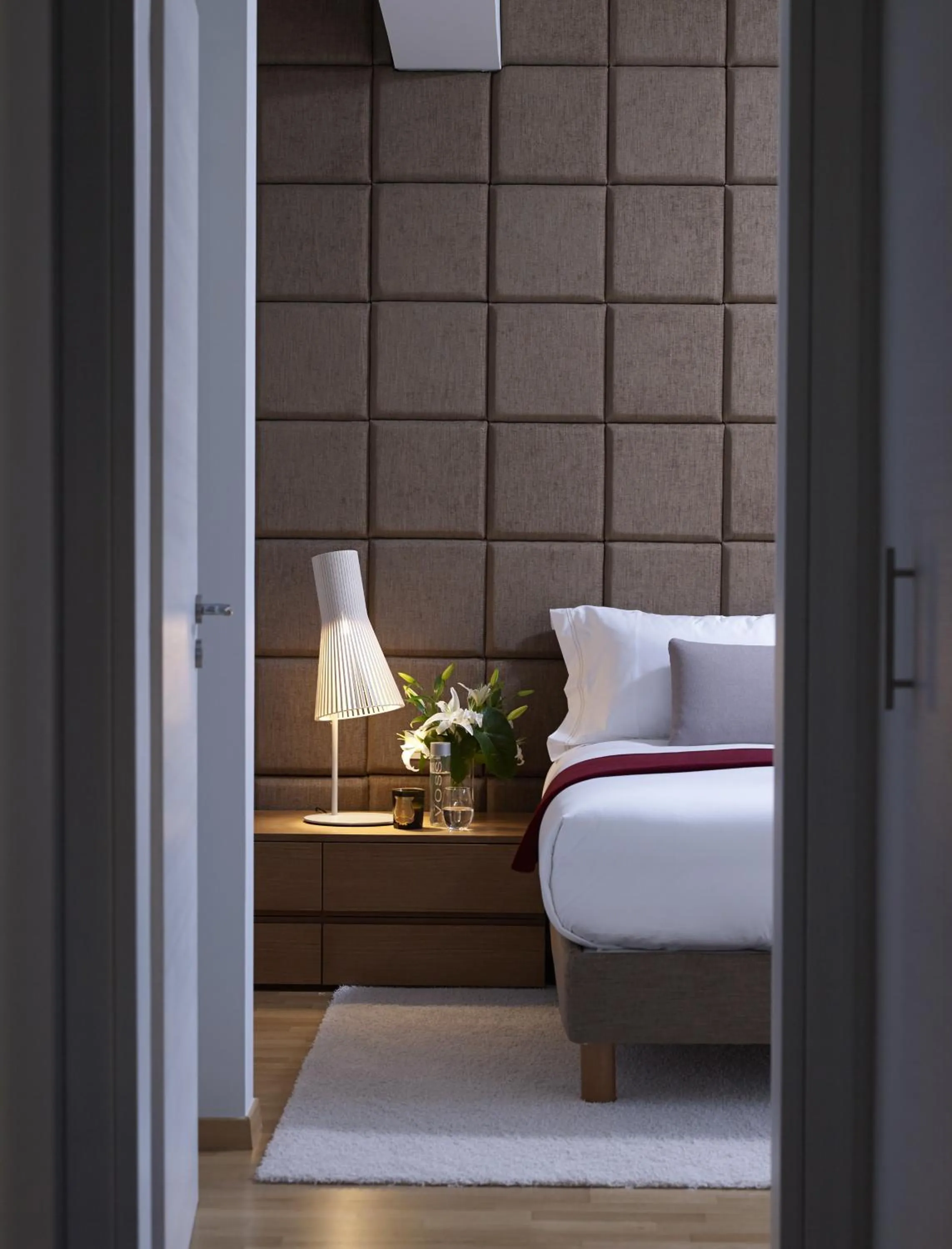 Bedroom, Bed in Scale Suites