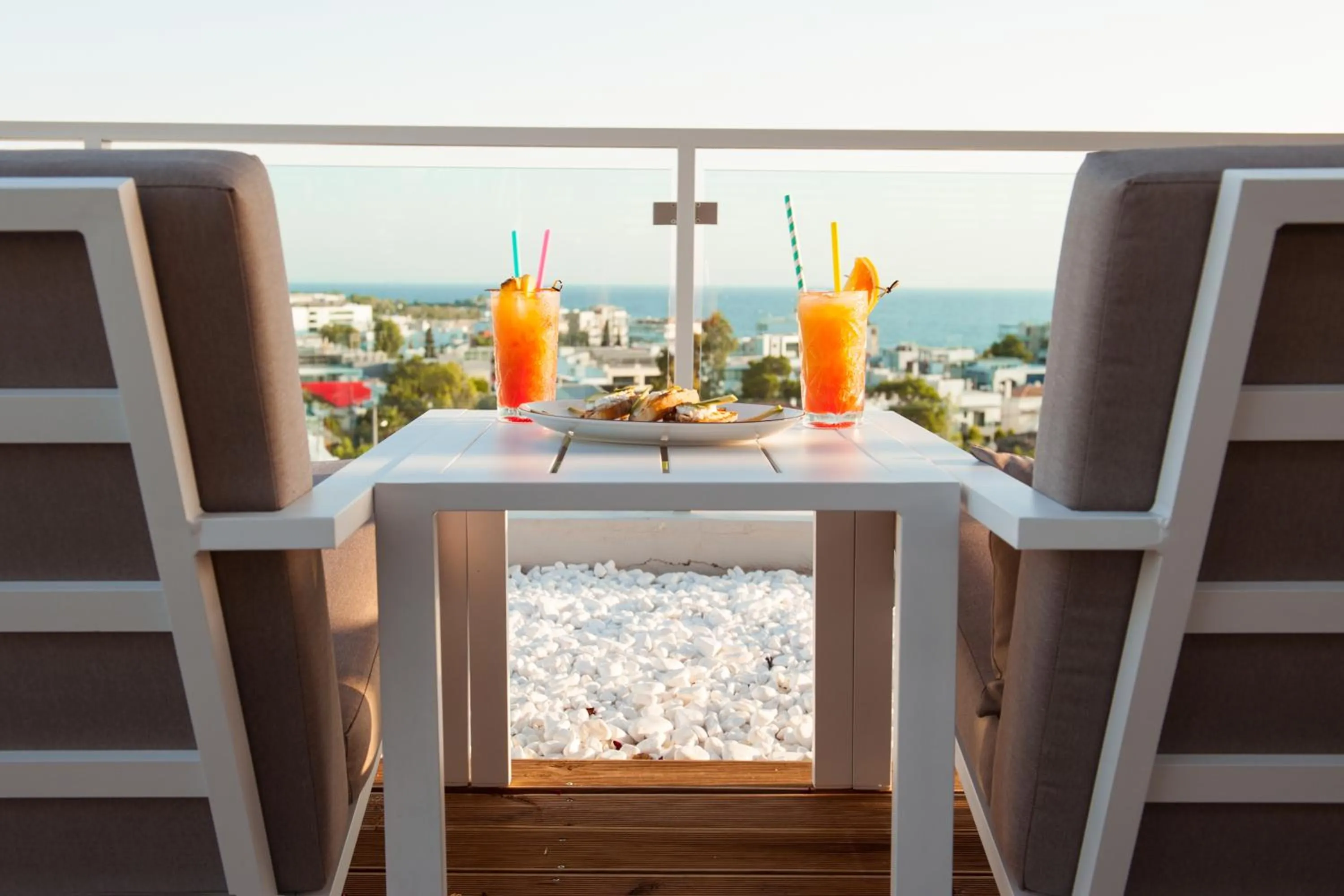 Lounge or bar in Scale Suites