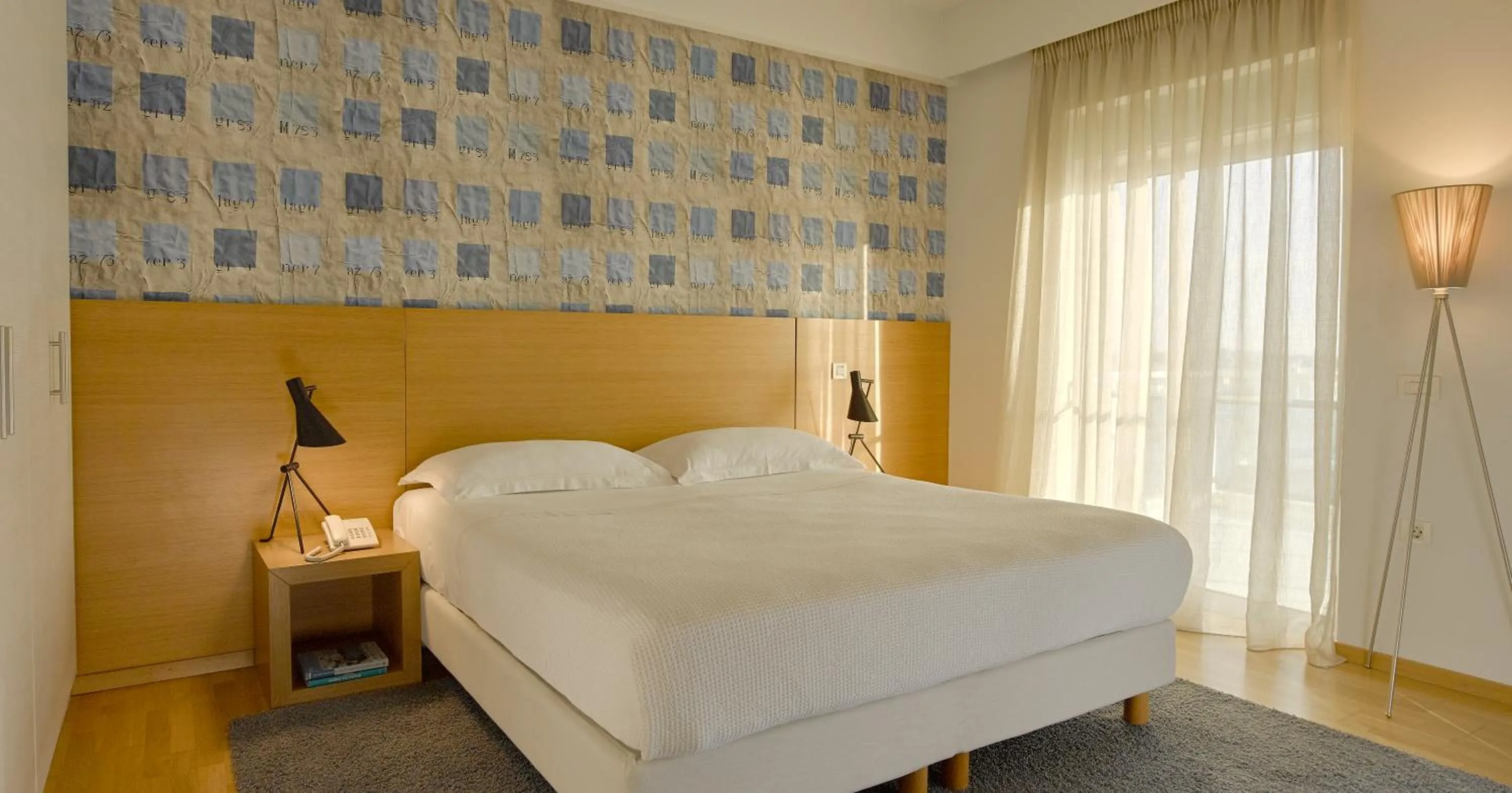 Bedroom, Bed in Scale Suites