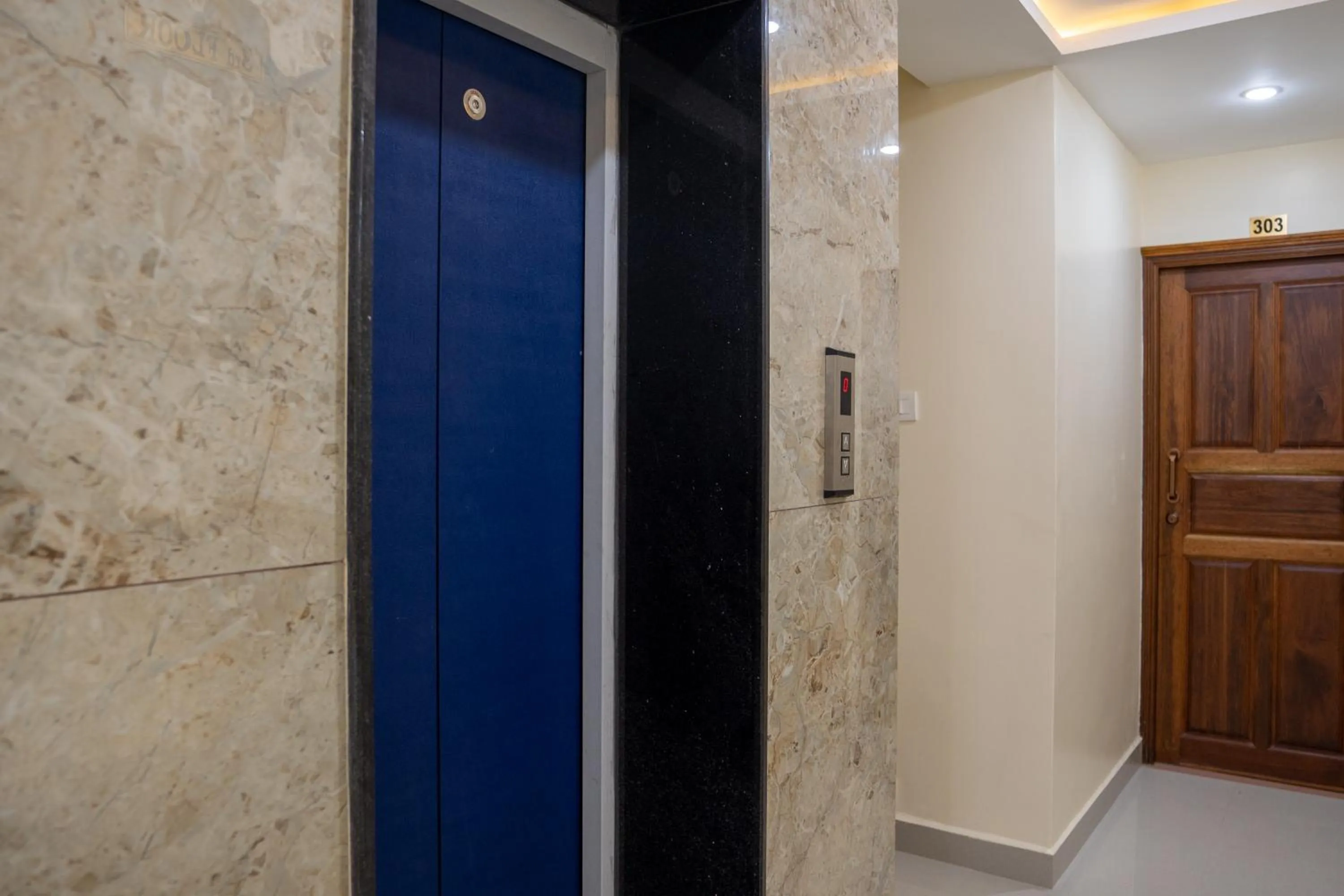elevator in Le Suresh Guest House