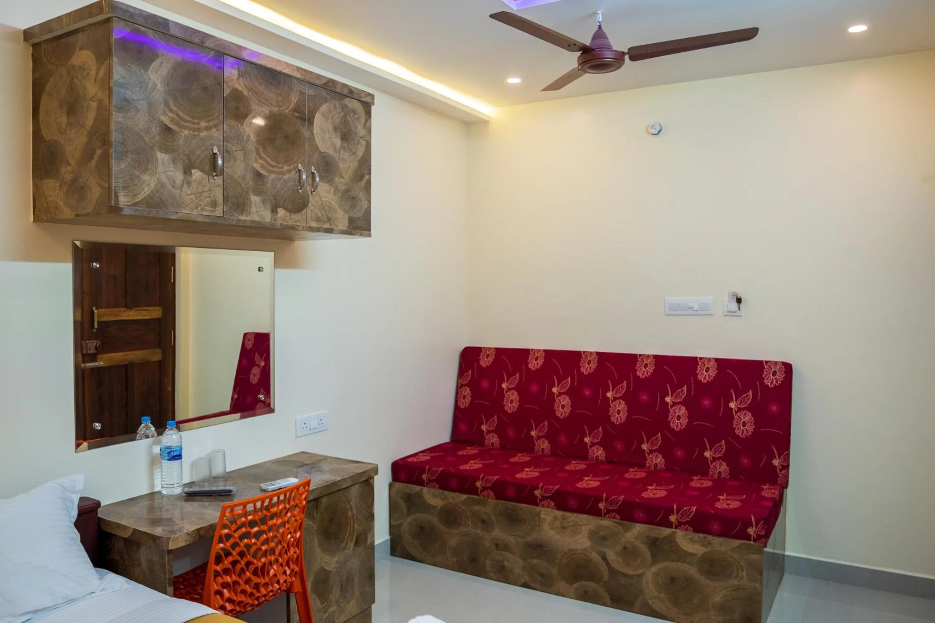 Seating area in Le Suresh Guest House