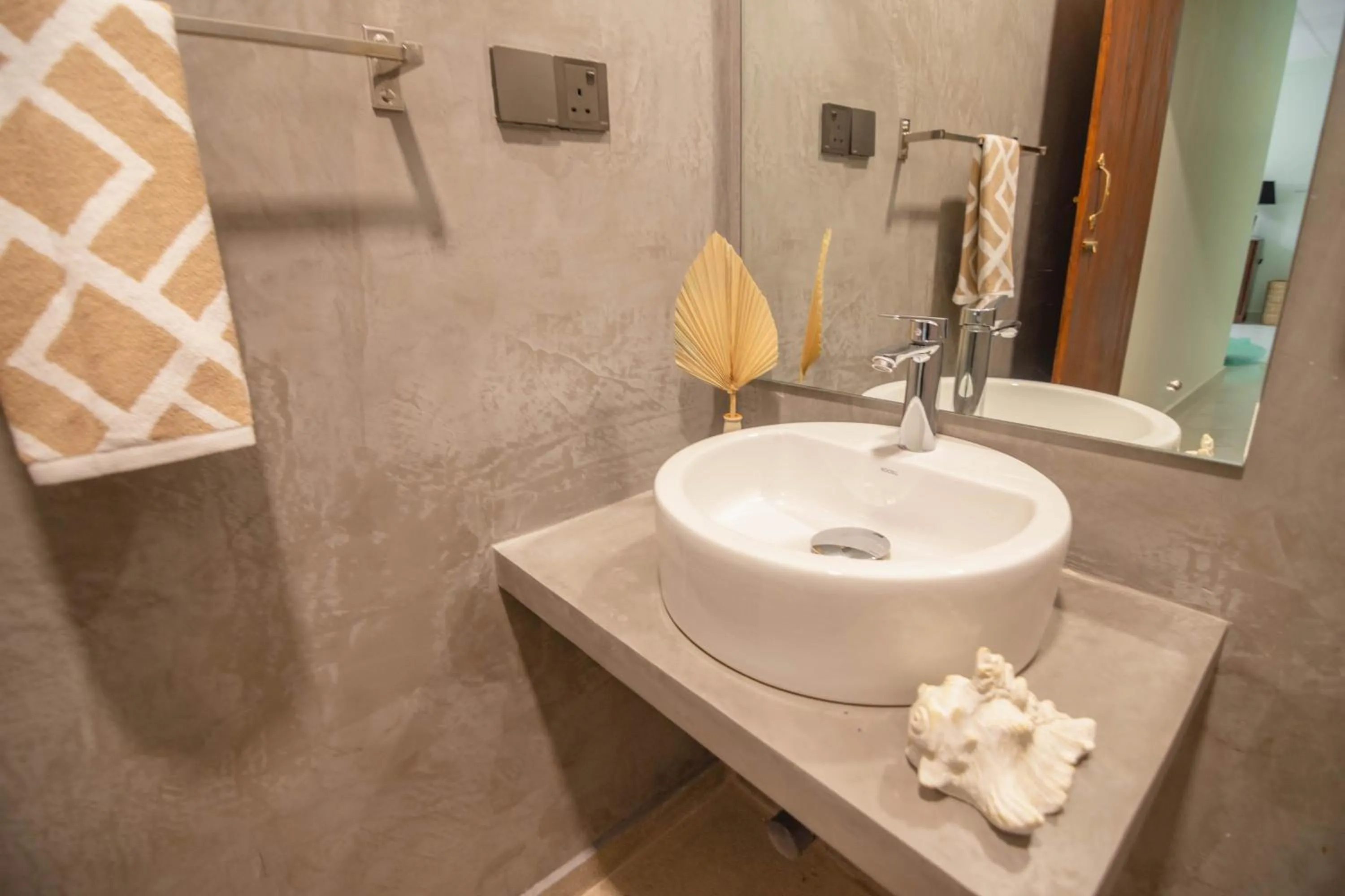 Shower in Sattva Ahangama