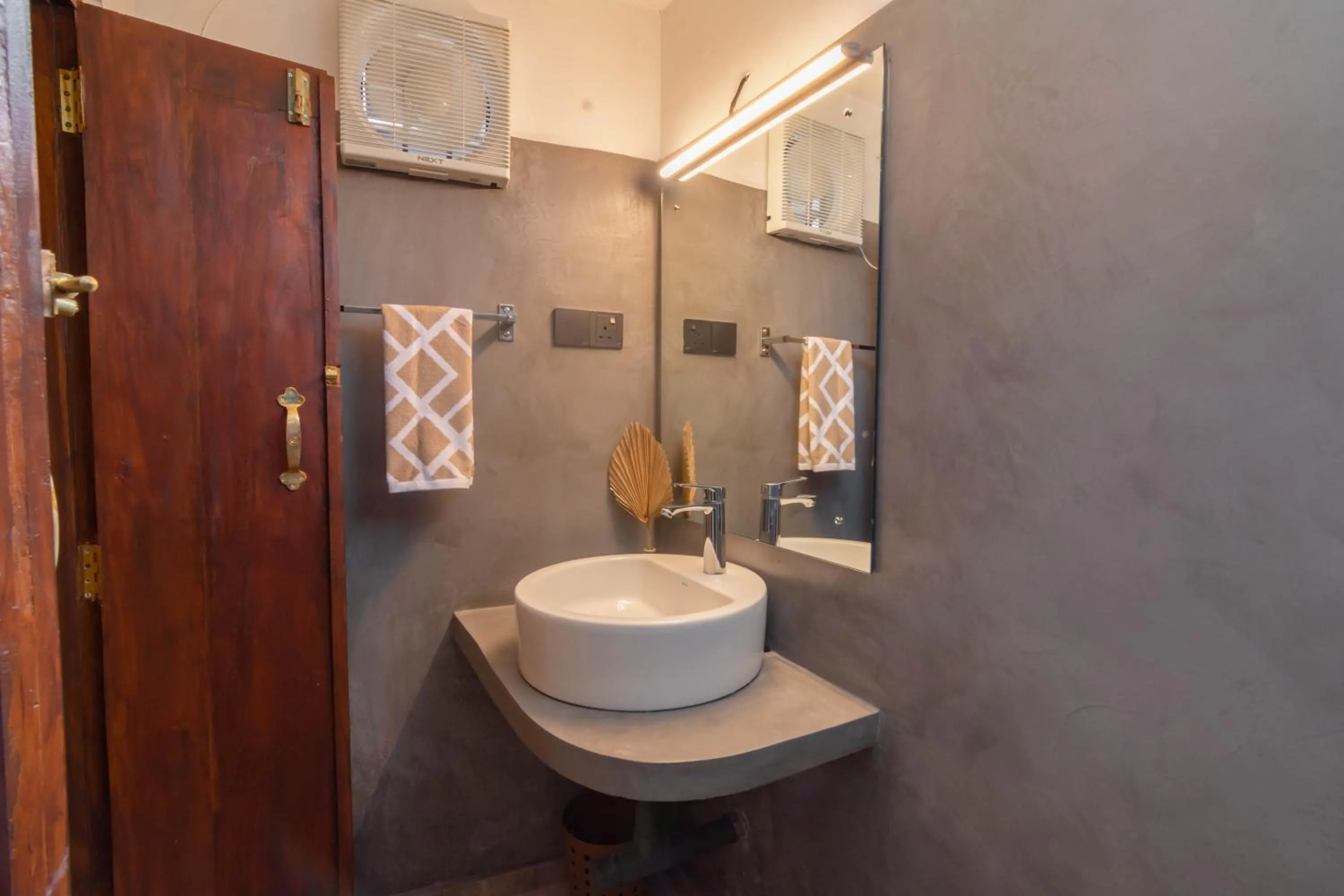 Shower in Sattva Ahangama