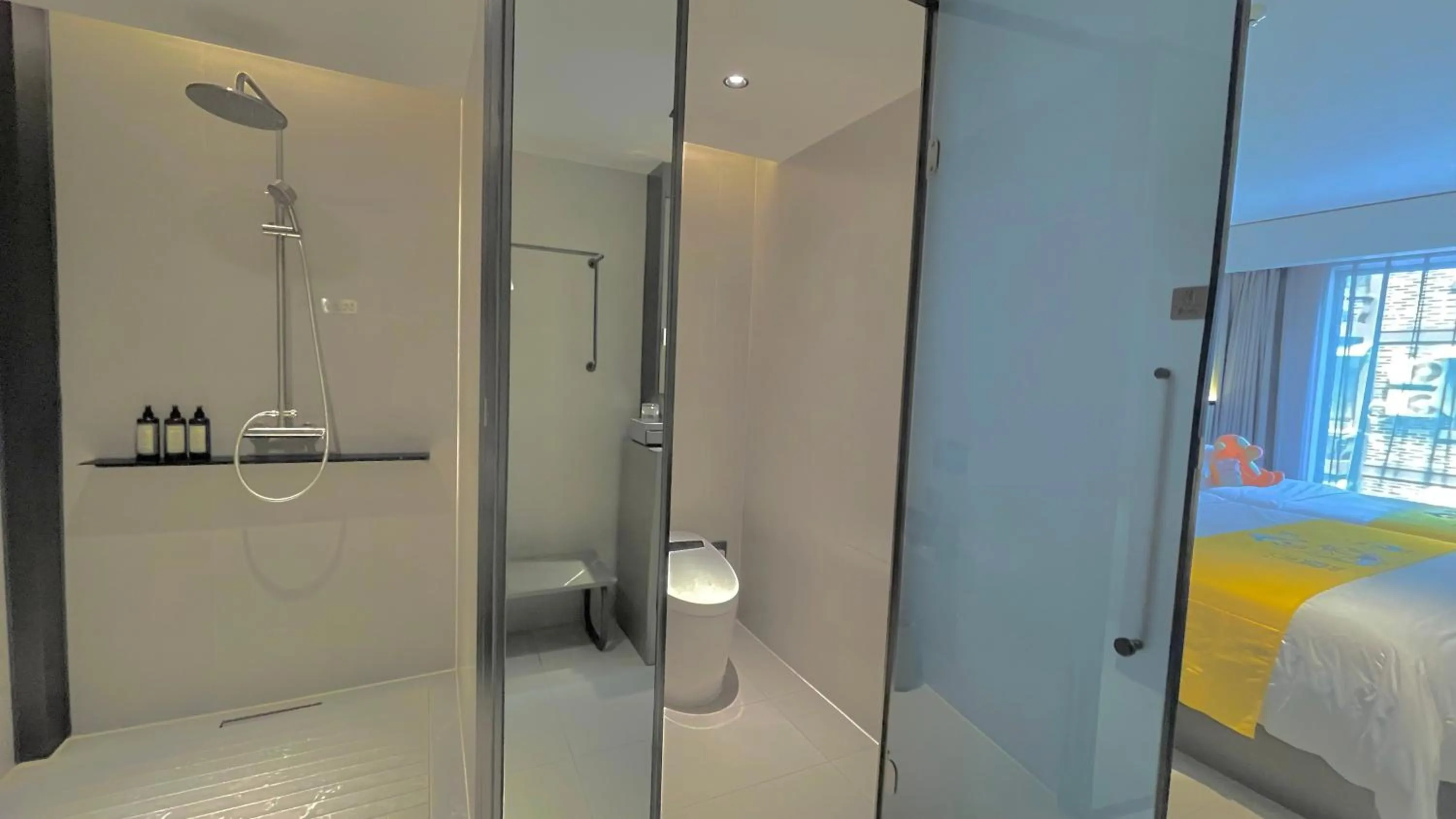 Shower in Gongxili - Xige Hotel