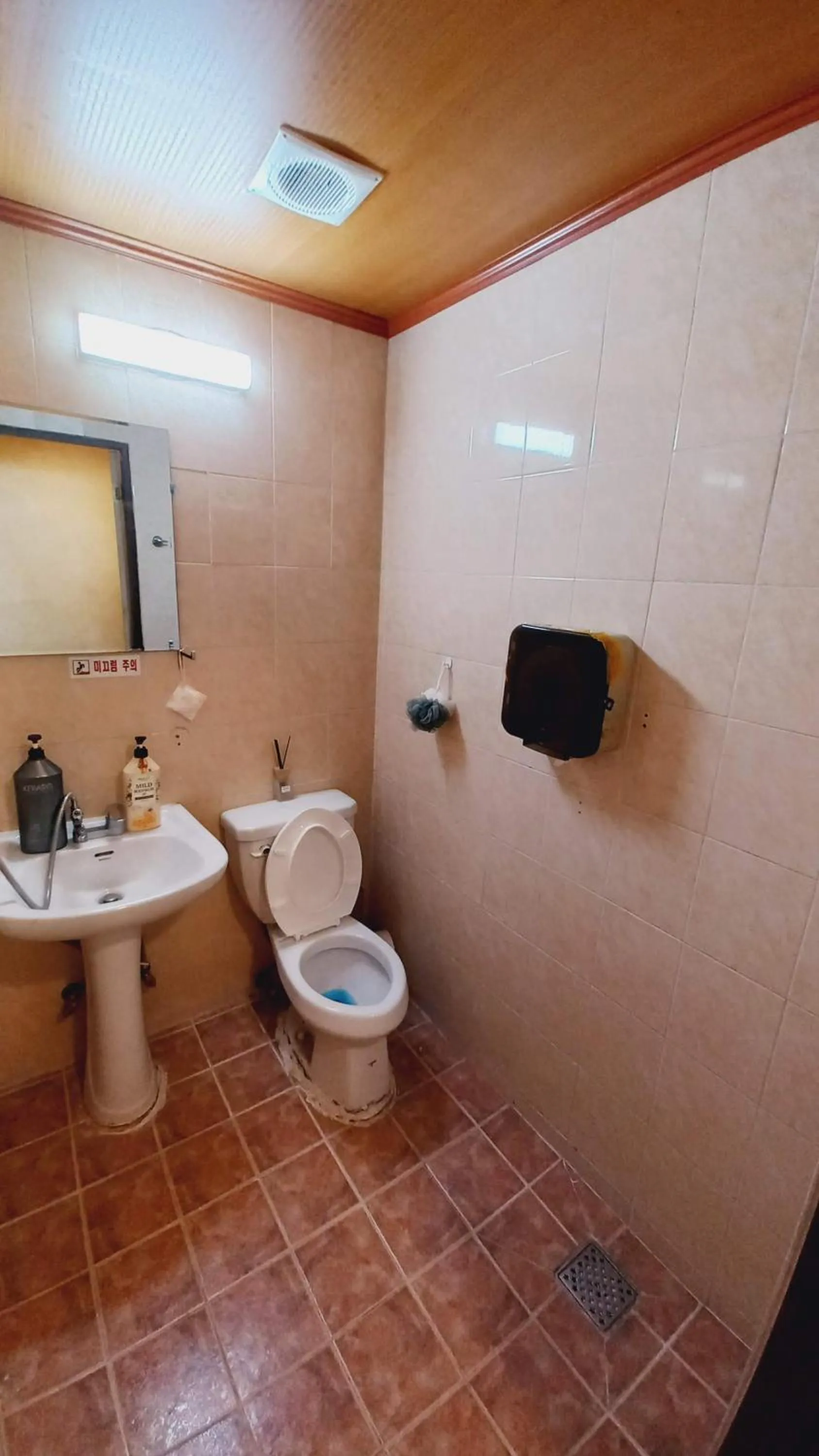 Bathroom in Sujeongjang Inn