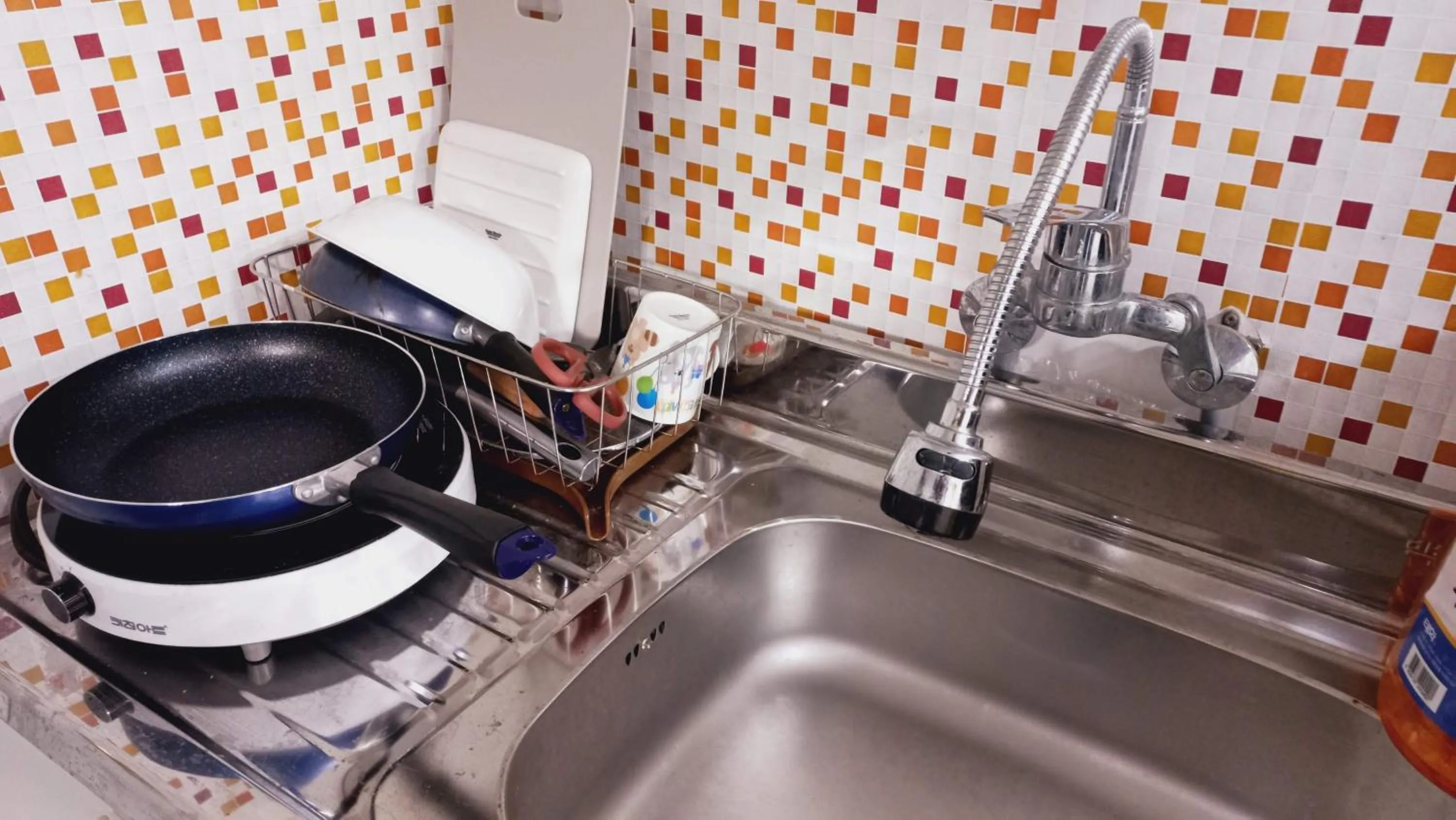 Communal kitchen in Sujeongjang Inn