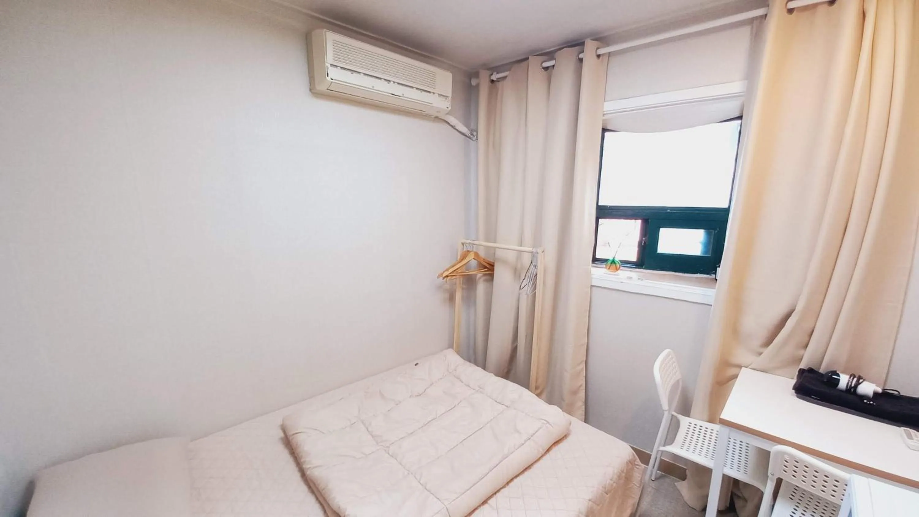 Bedroom, Bed in Sujeongjang Inn