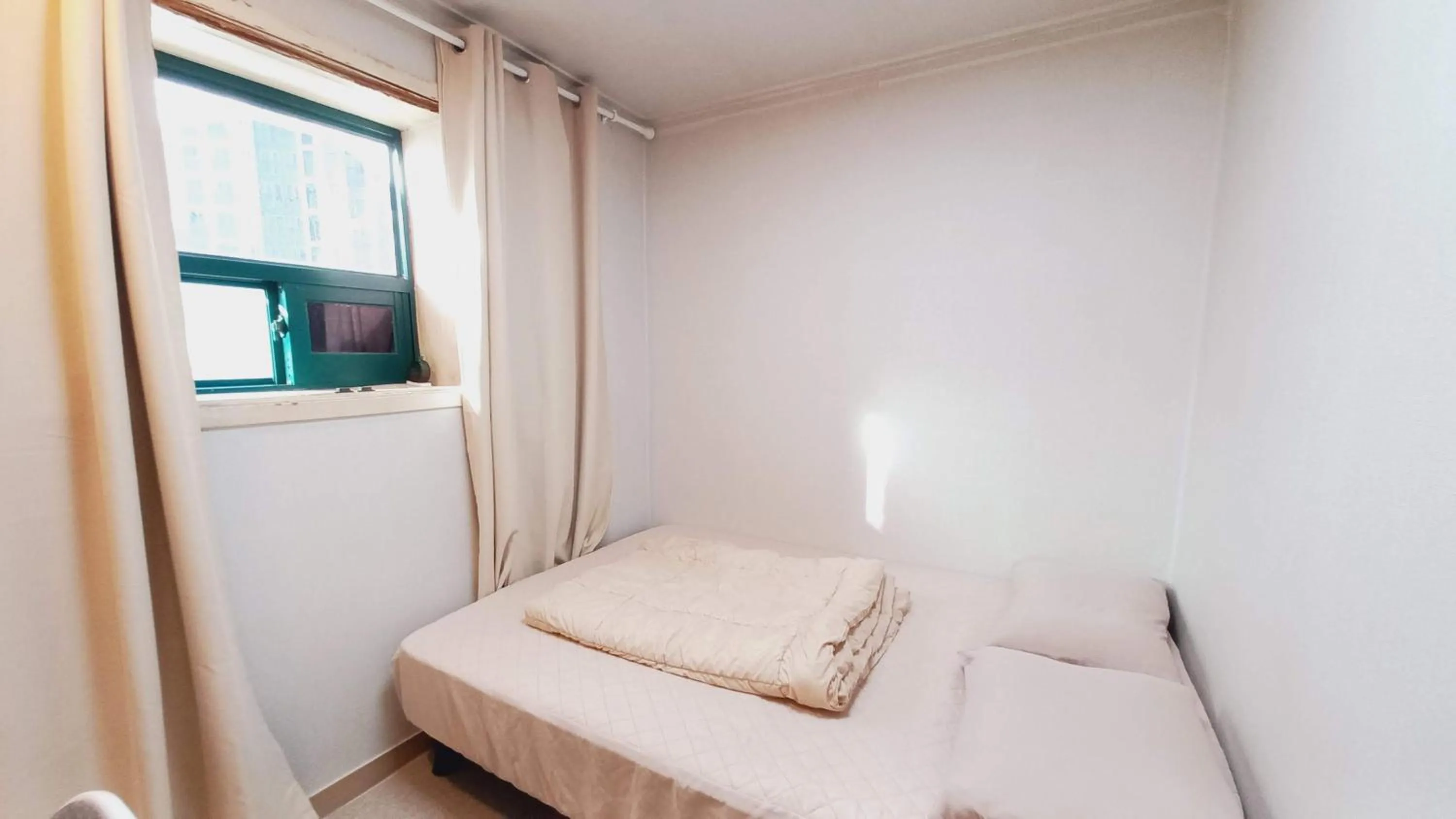 Photo of the whole room, Bed in Sujeongjang Inn