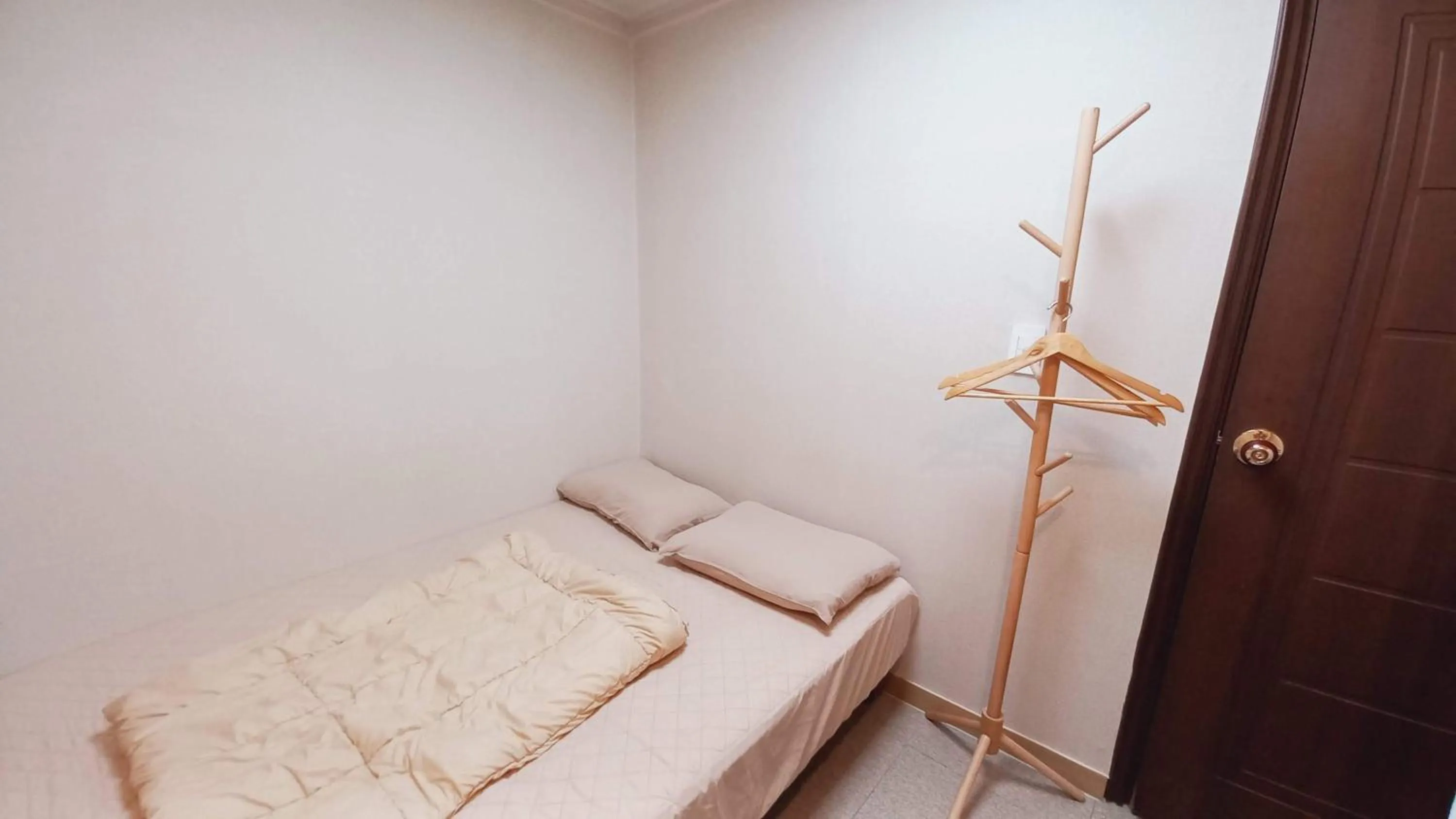 Bedroom, Bed in Sujeongjang Inn