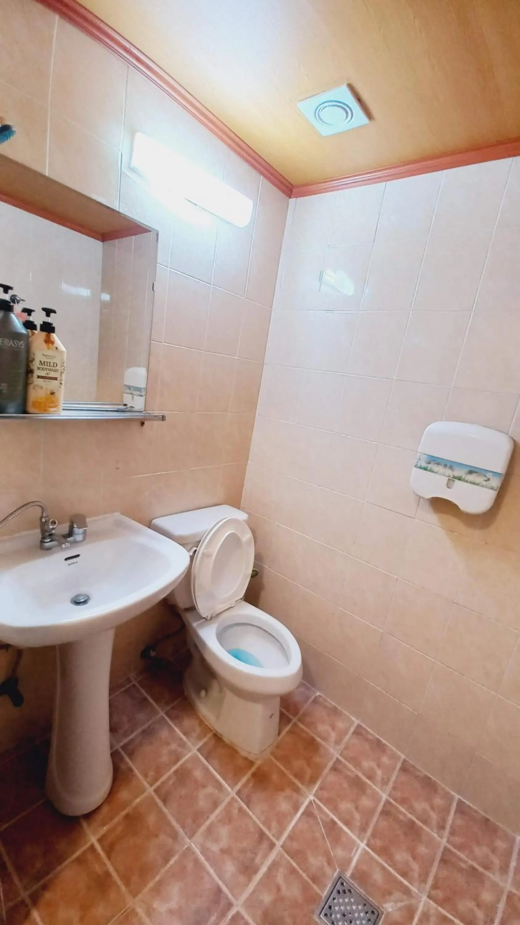 Bathroom in Sujeongjang Inn