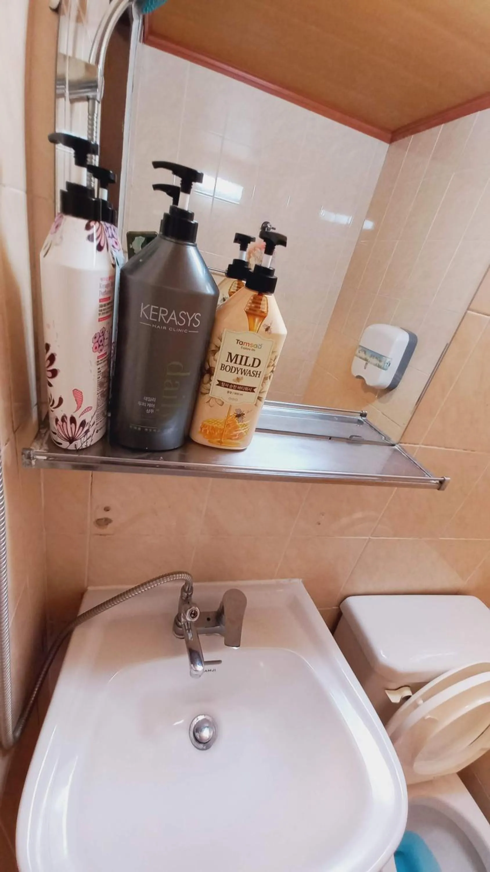 Bathroom in Sujeongjang Inn