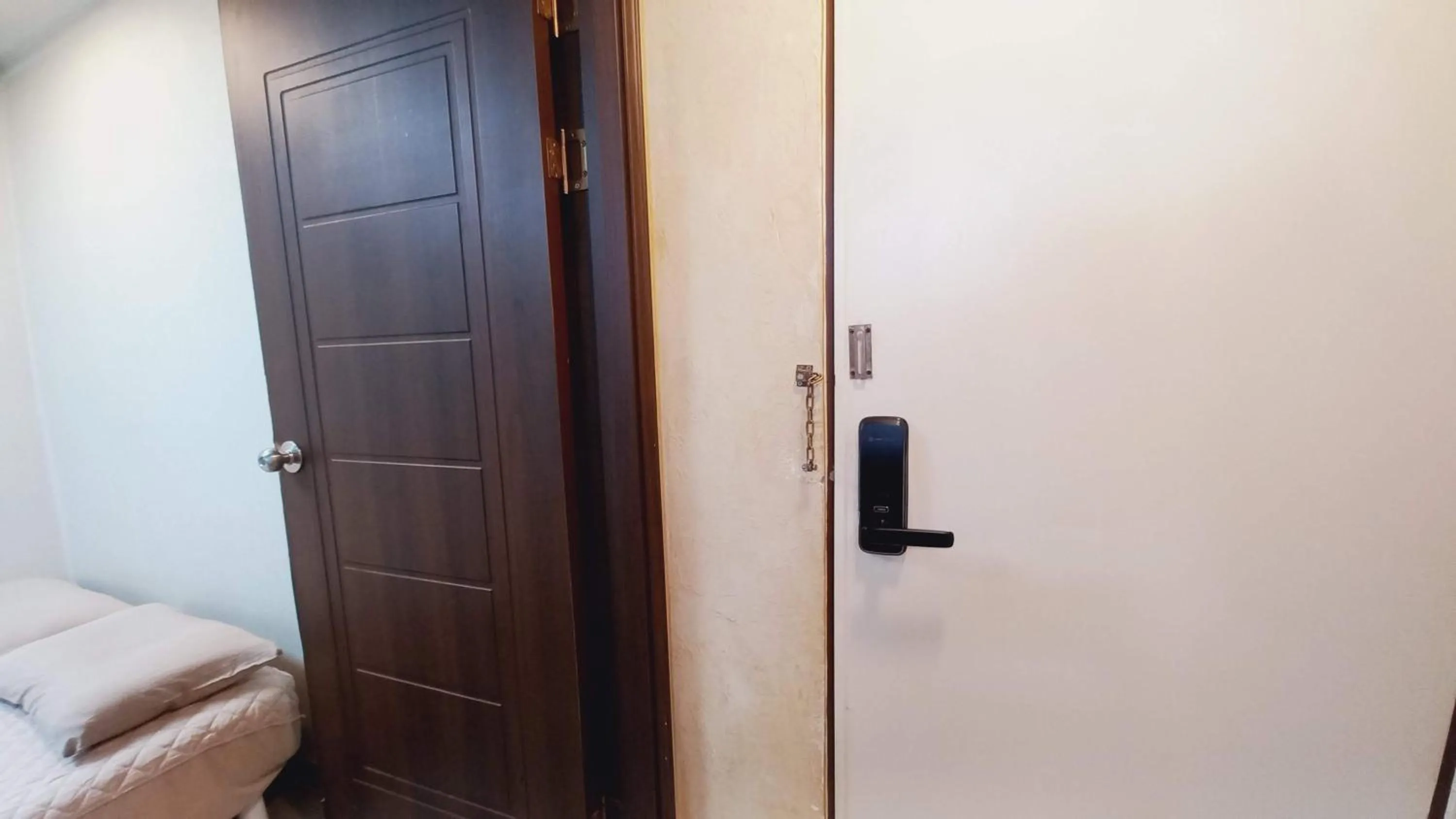 Photo of the whole room, Bed in Sujeongjang Inn