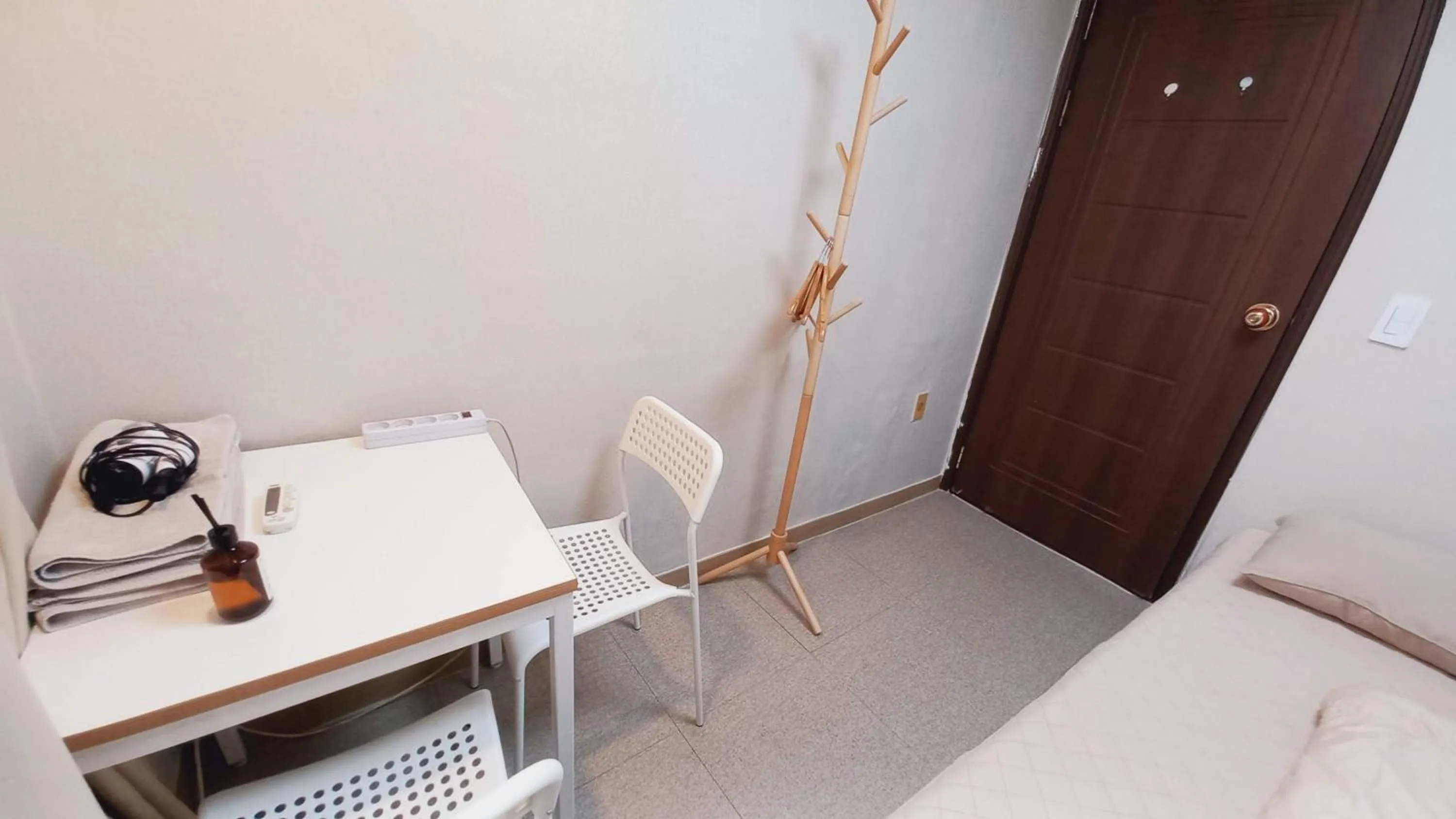 Photo of the whole room, Bed in Sujeongjang Inn