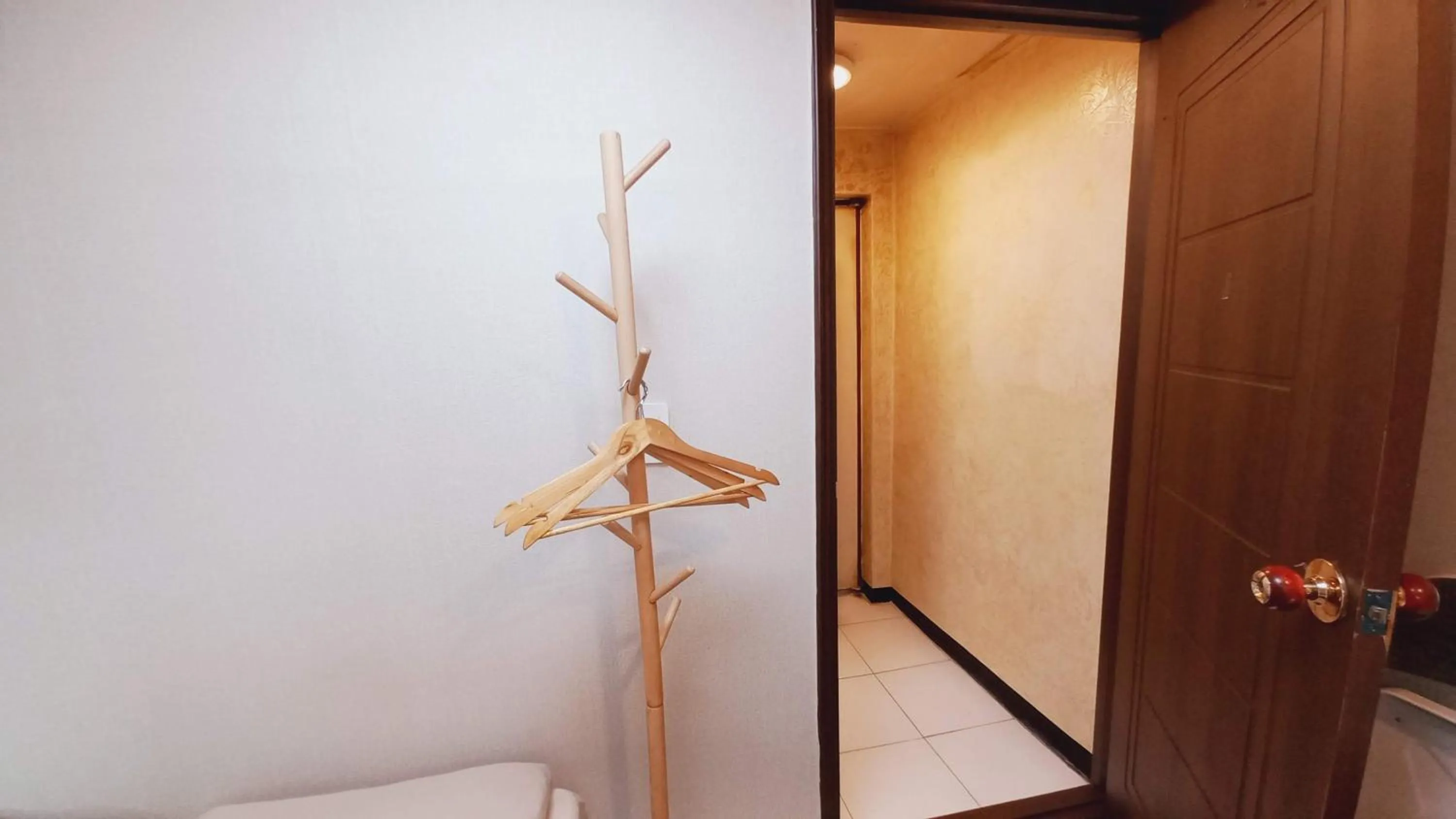 wardrobe in Sujeongjang Inn