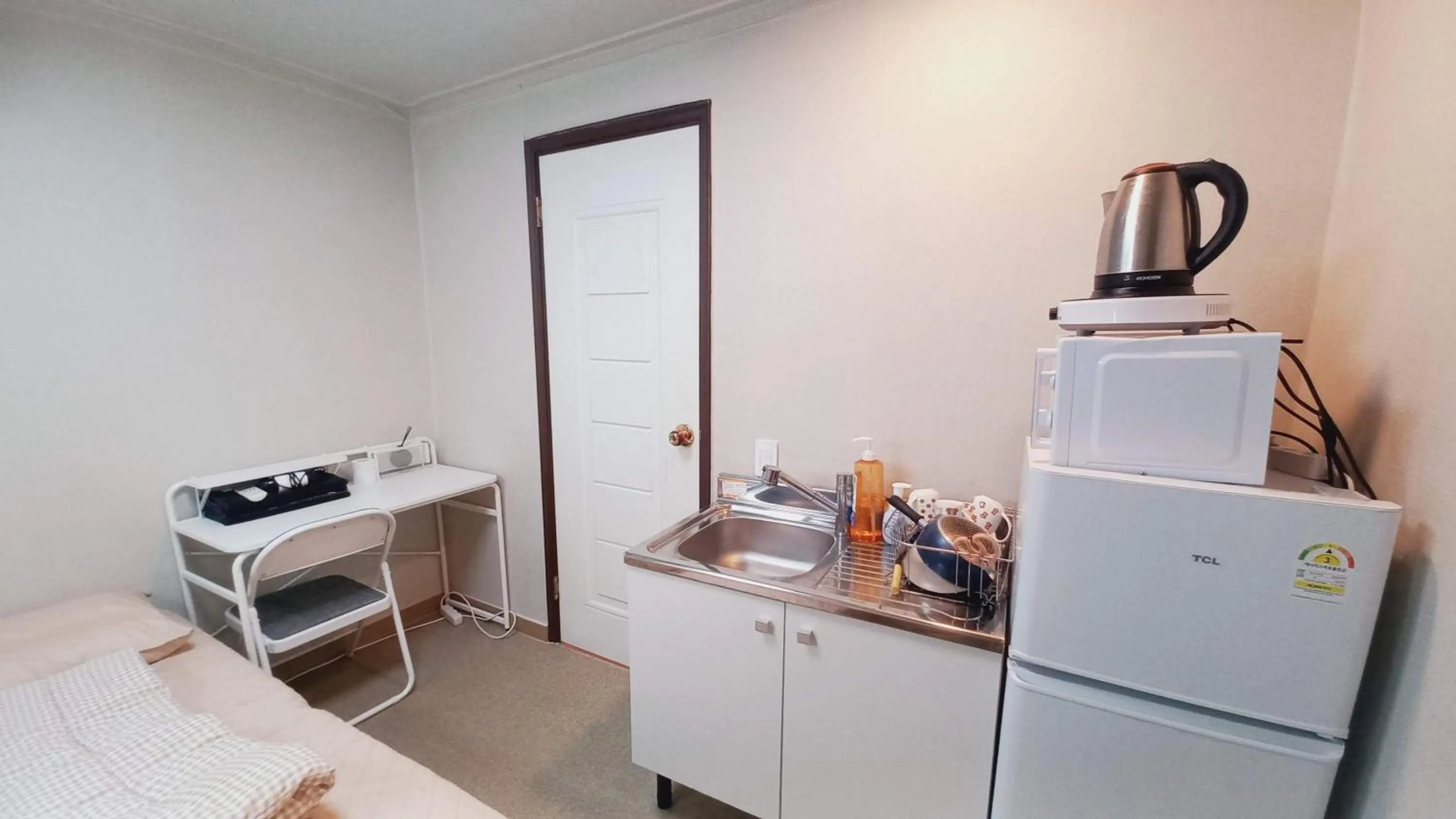 Photo of the whole room in Sujeongjang Inn