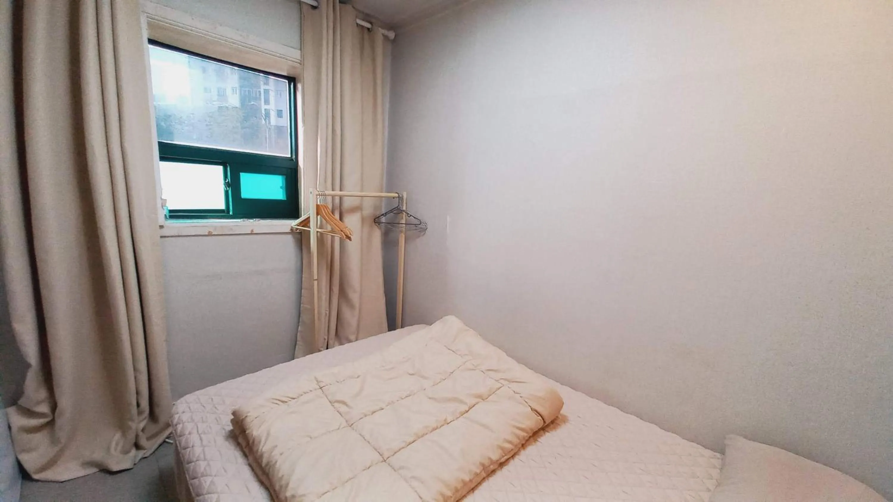 Photo of the whole room, Bed in Sujeongjang Inn