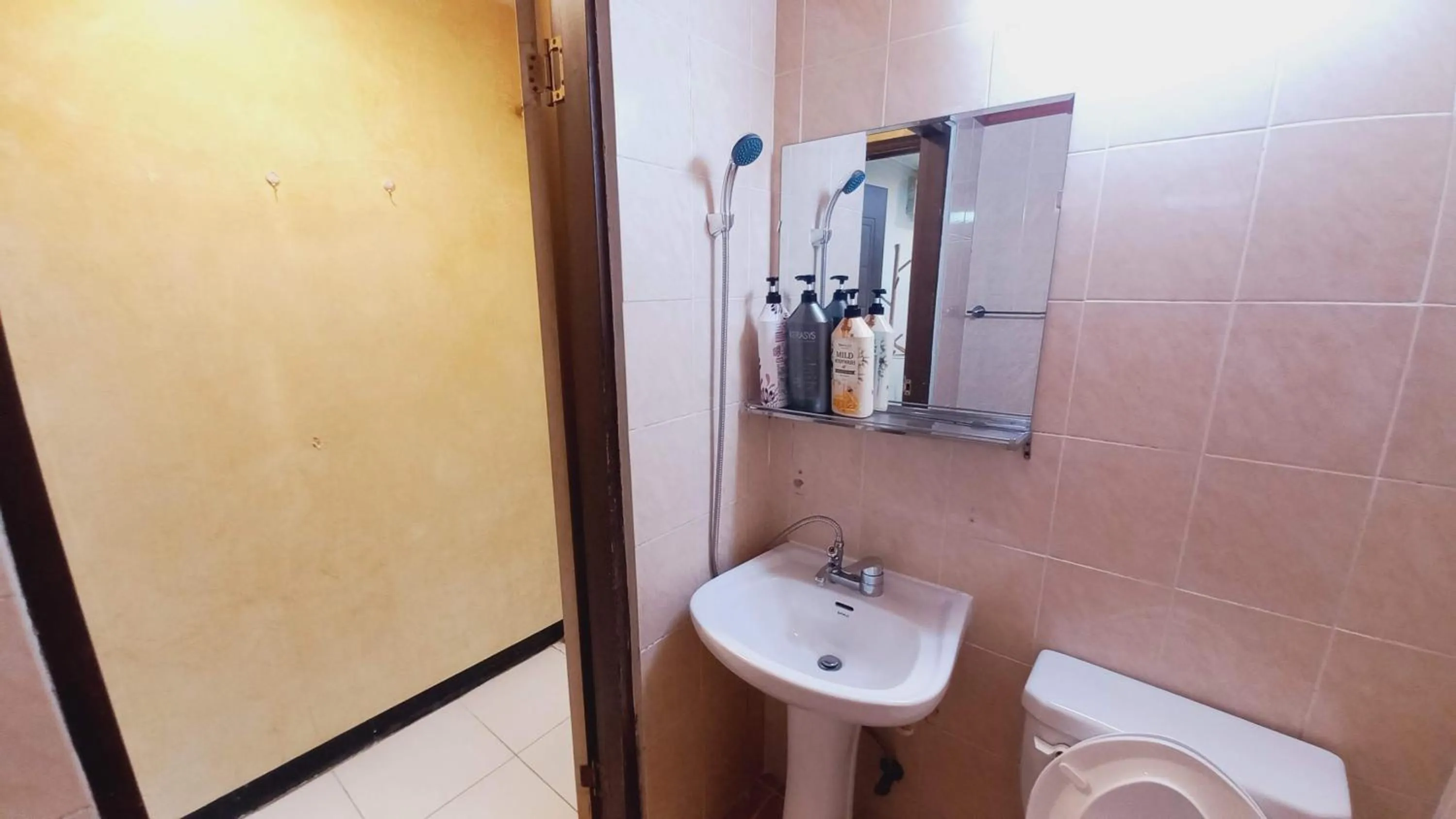 Bathroom in Sujeongjang Inn