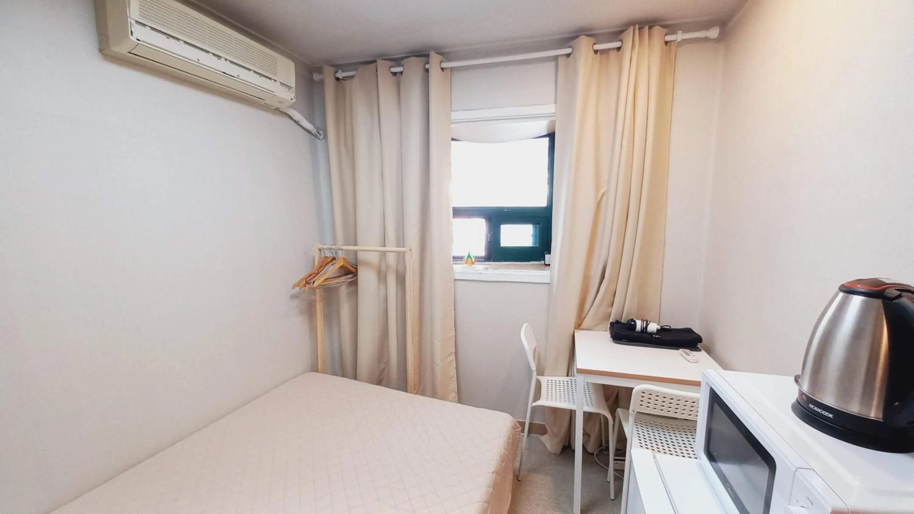 Photo of the whole room, Bed in Sujeongjang Inn