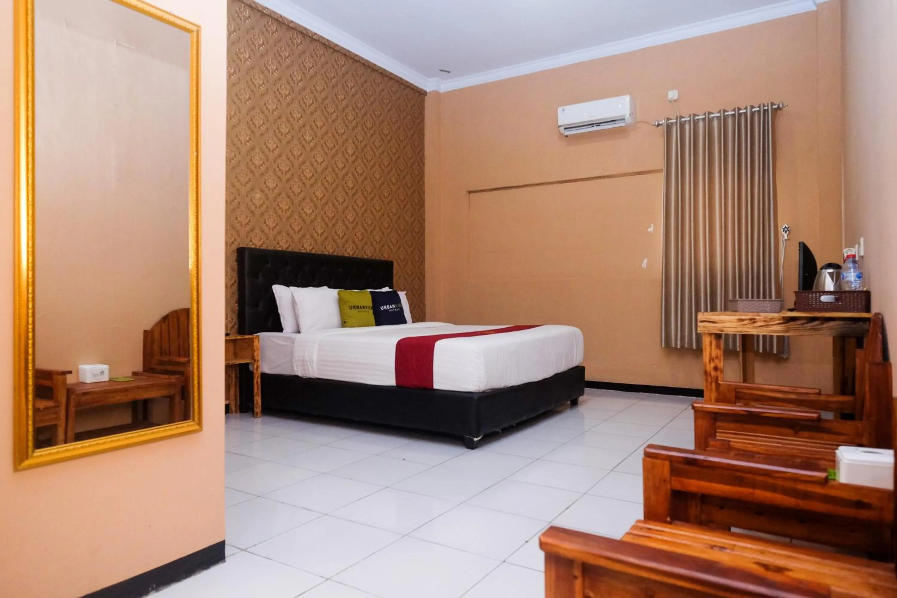 Bed in Urbanview Hotel LTefa Pemalang