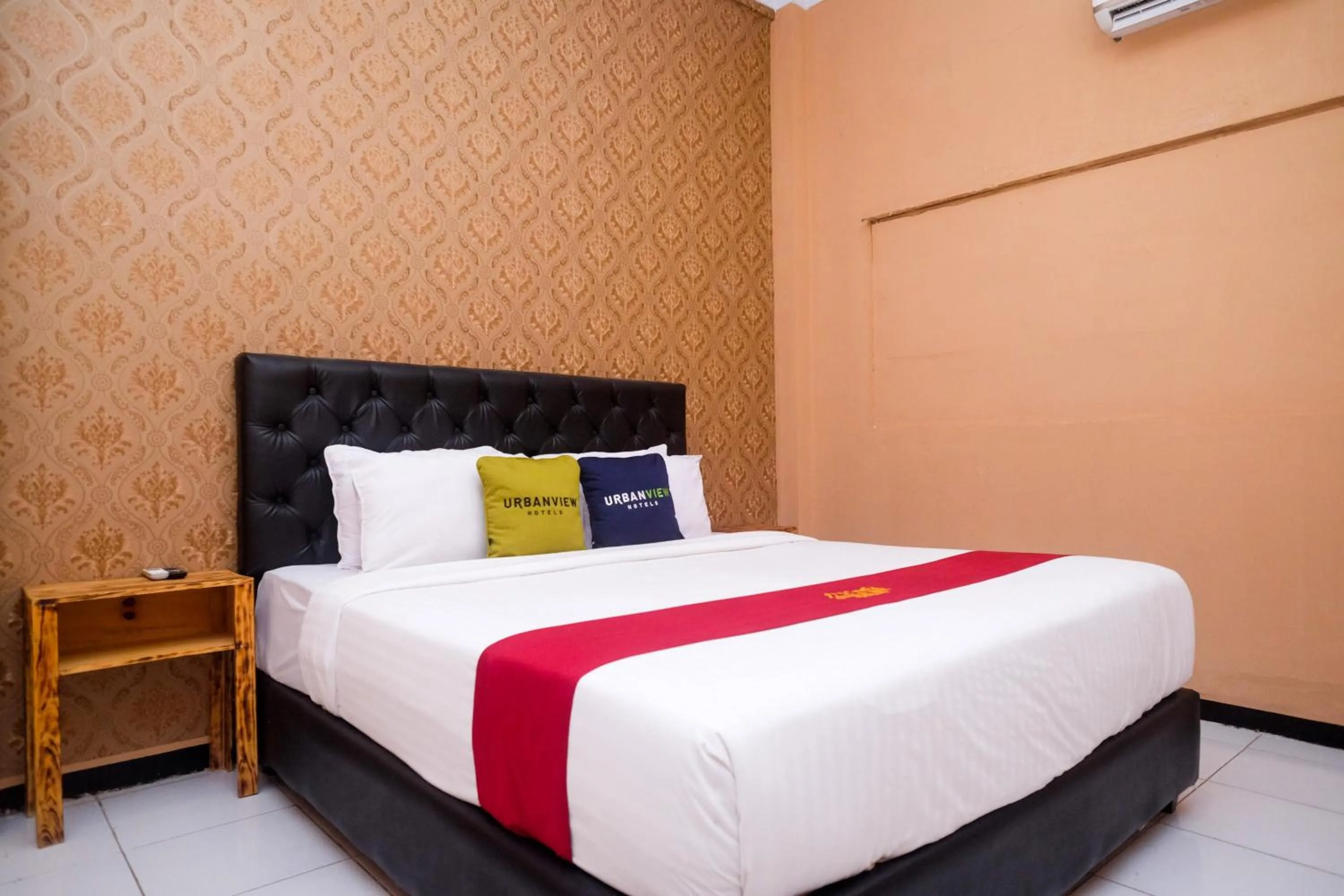 Bed in Urbanview Hotel LTefa Pemalang