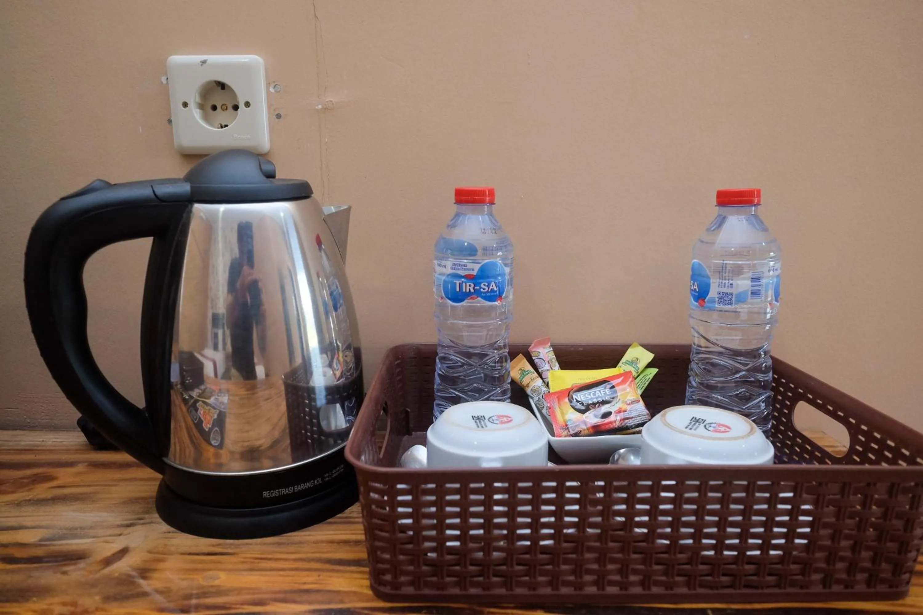Coffee/tea facilities in Urbanview Hotel LTefa Pemalang