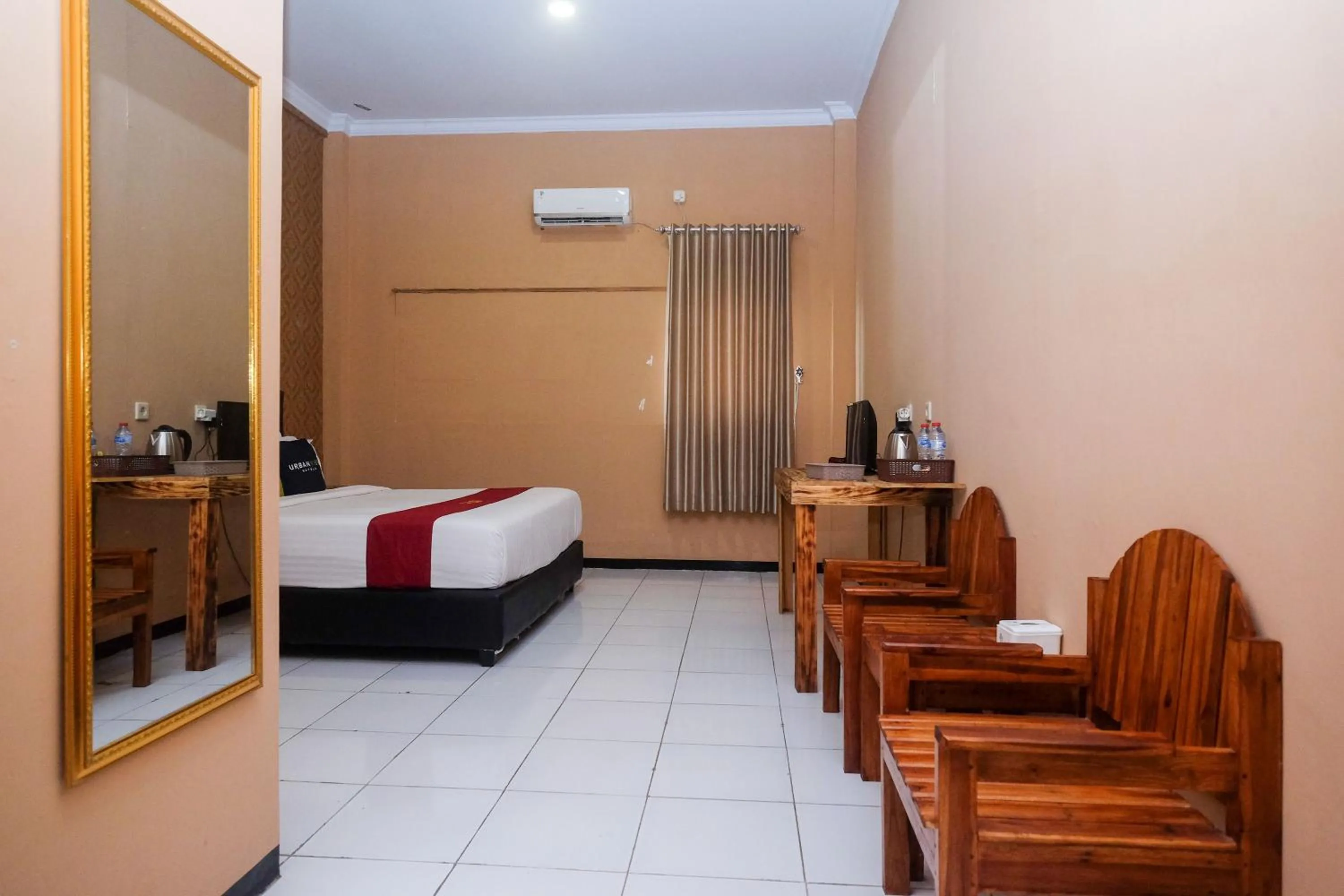 Bed in Urbanview Hotel LTefa Pemalang