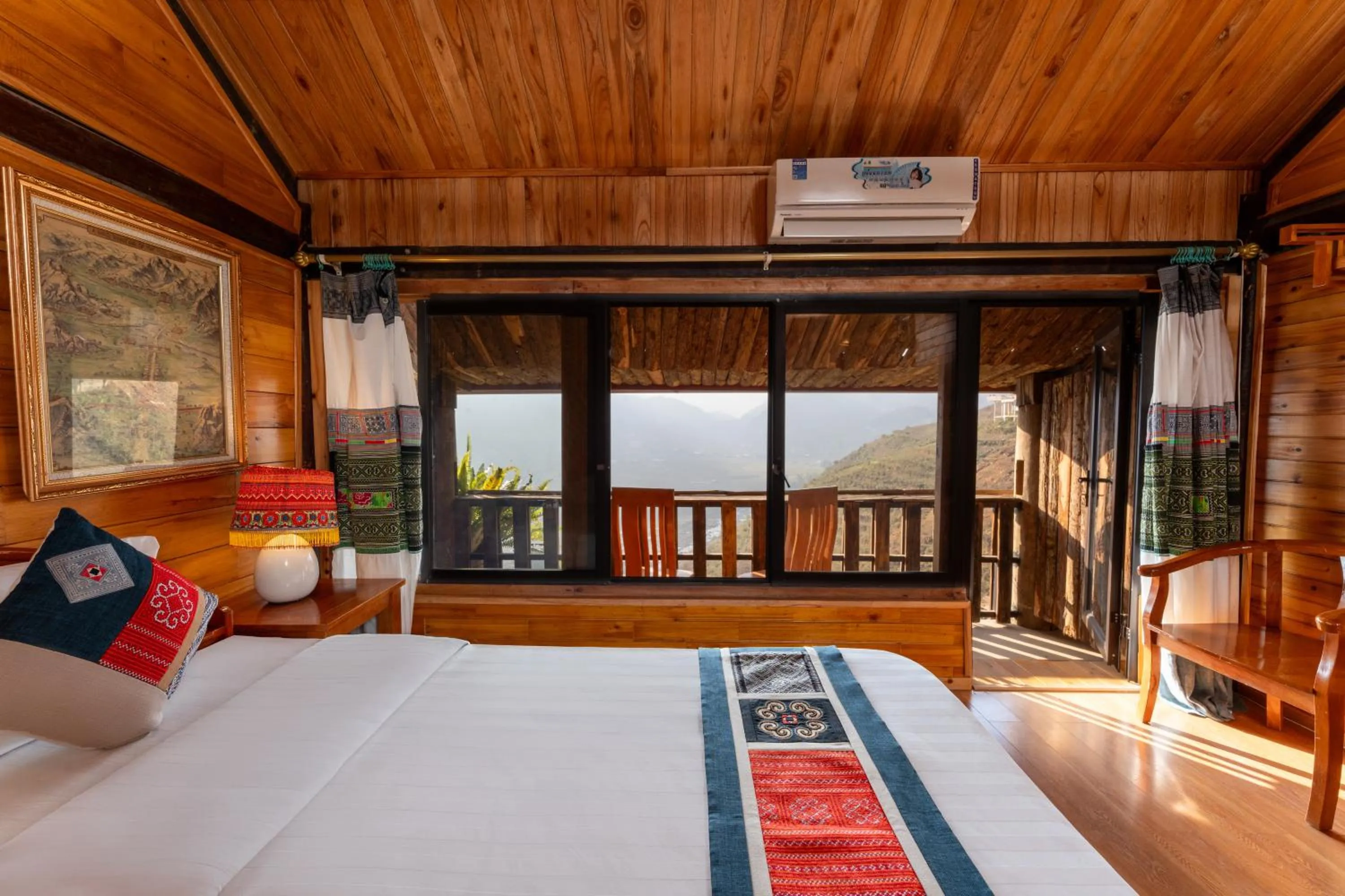 Bedroom, Bed in Muong Hoa River View Hotel