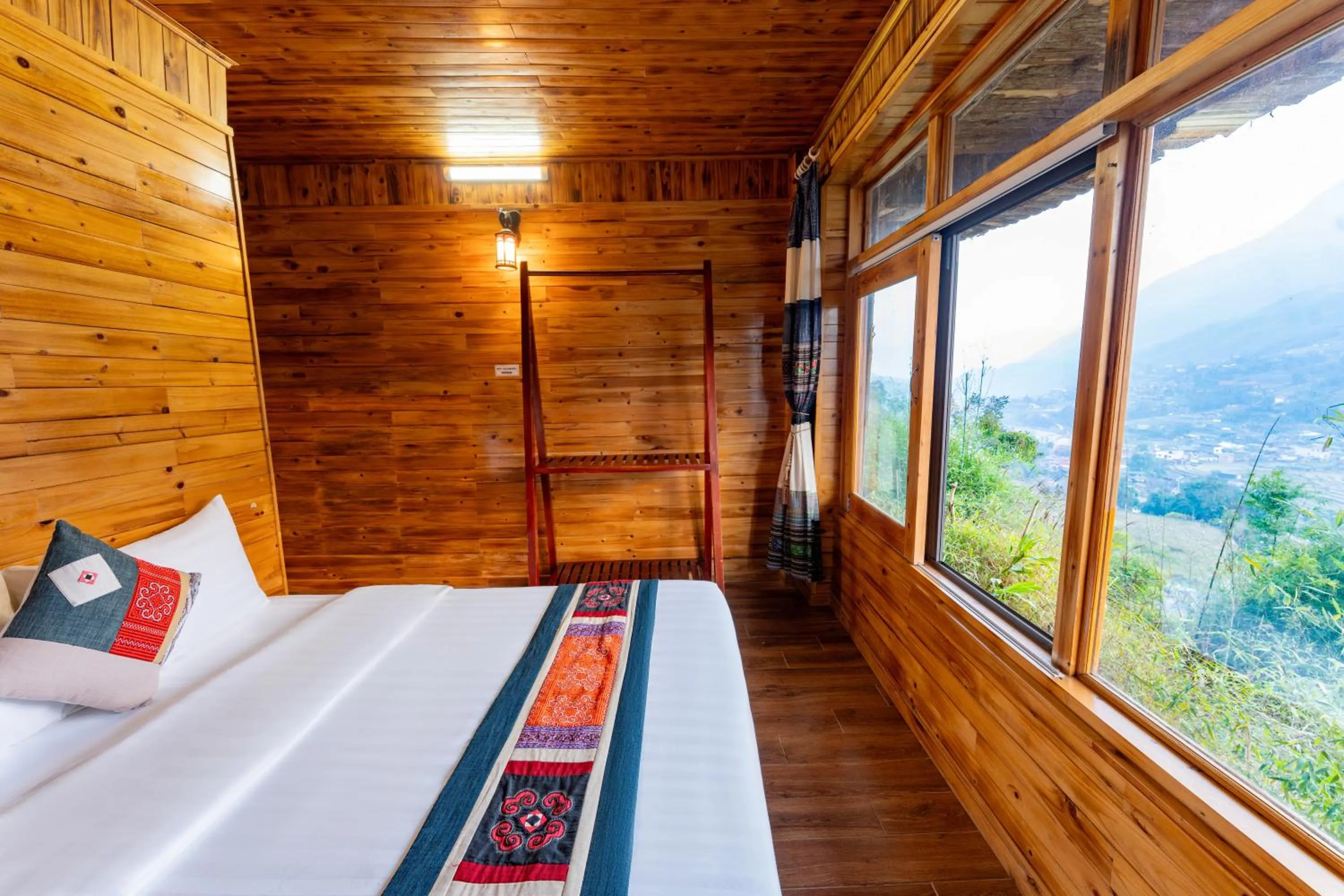 Bedroom, Bed in Muong Hoa River View Hotel