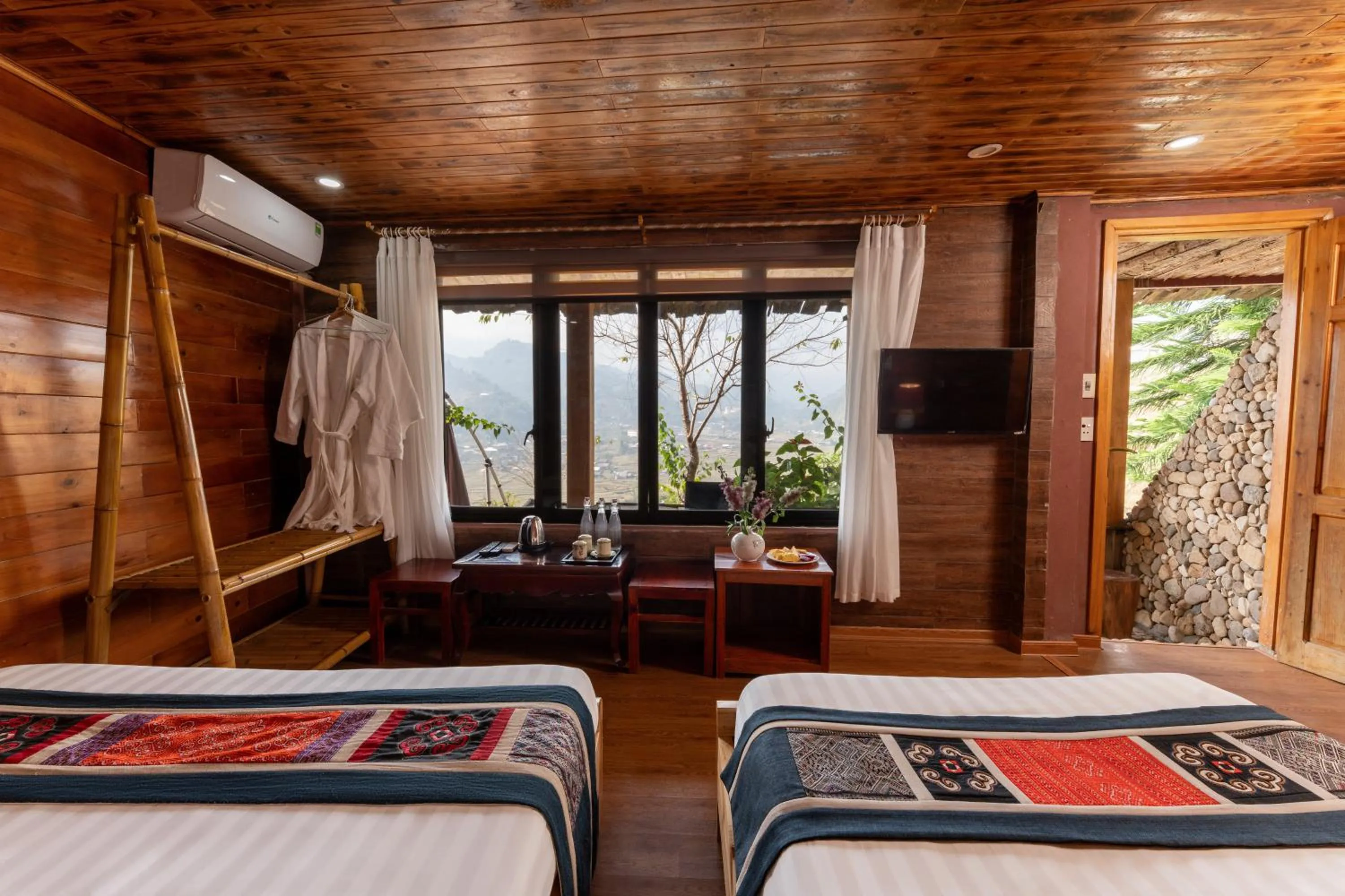 Bedroom, Bed in Muong Hoa River View Hotel