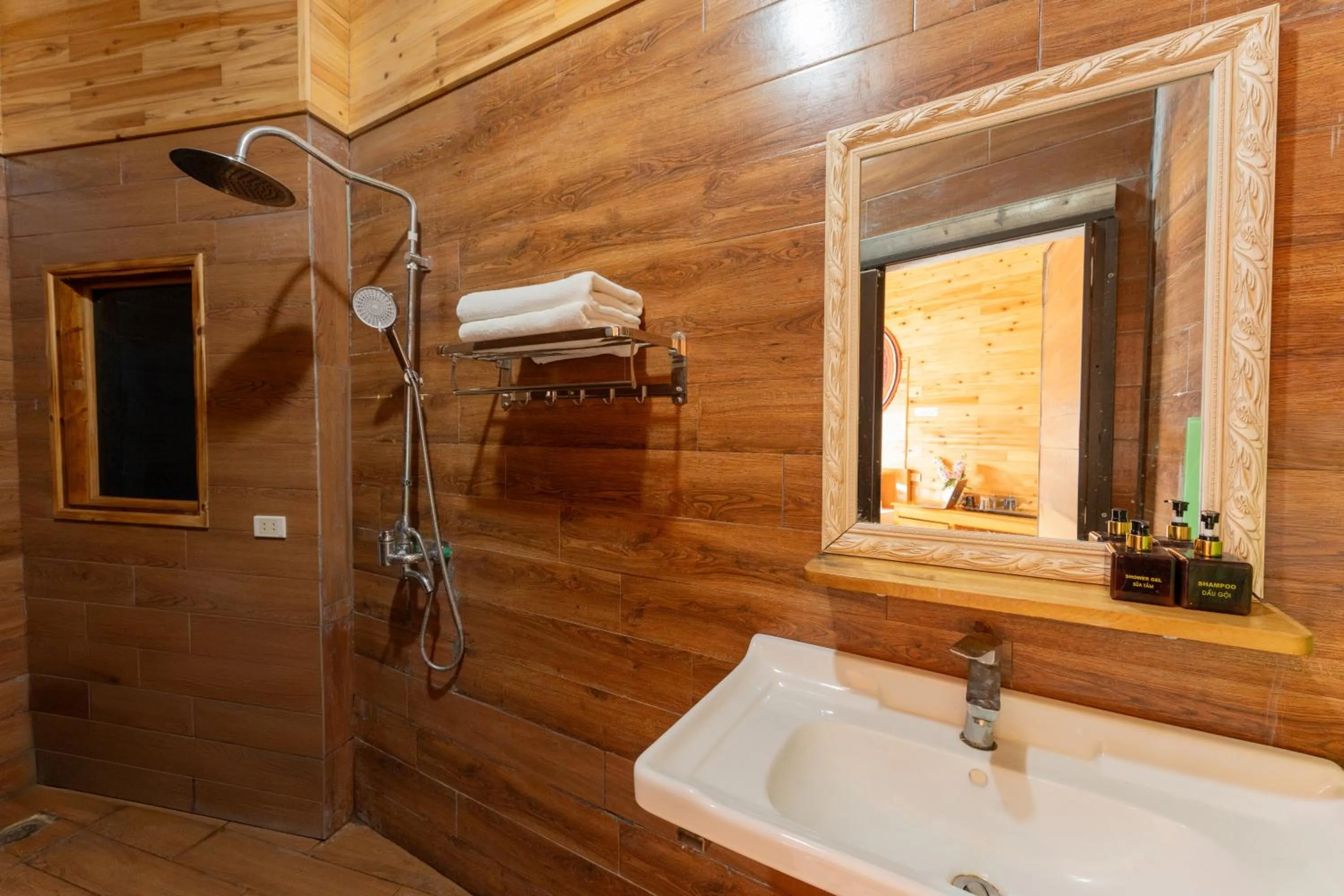Bathroom in Muong Hoa River View Hotel