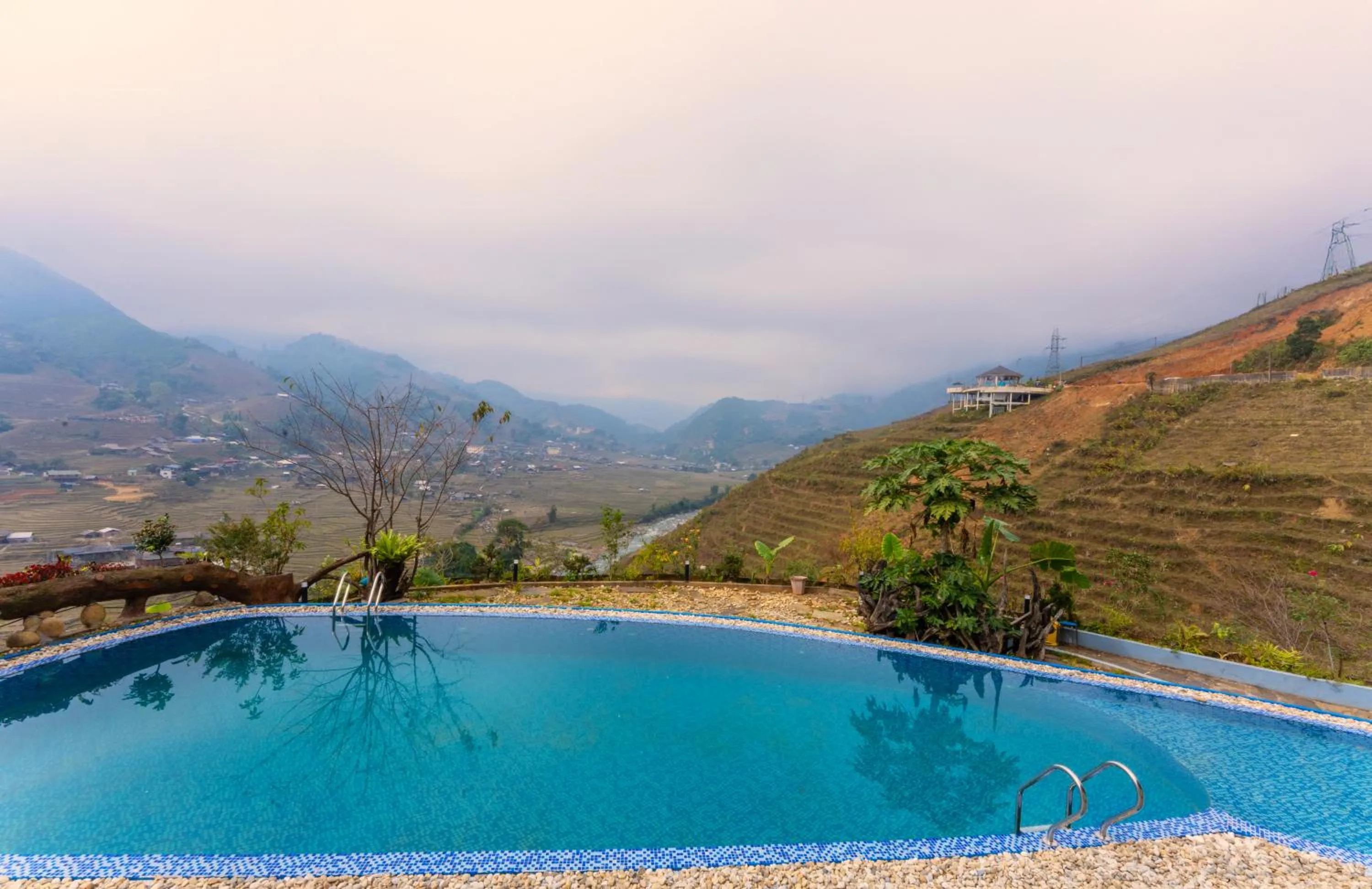 Swimming pool in Muong Hoa River View Hotel