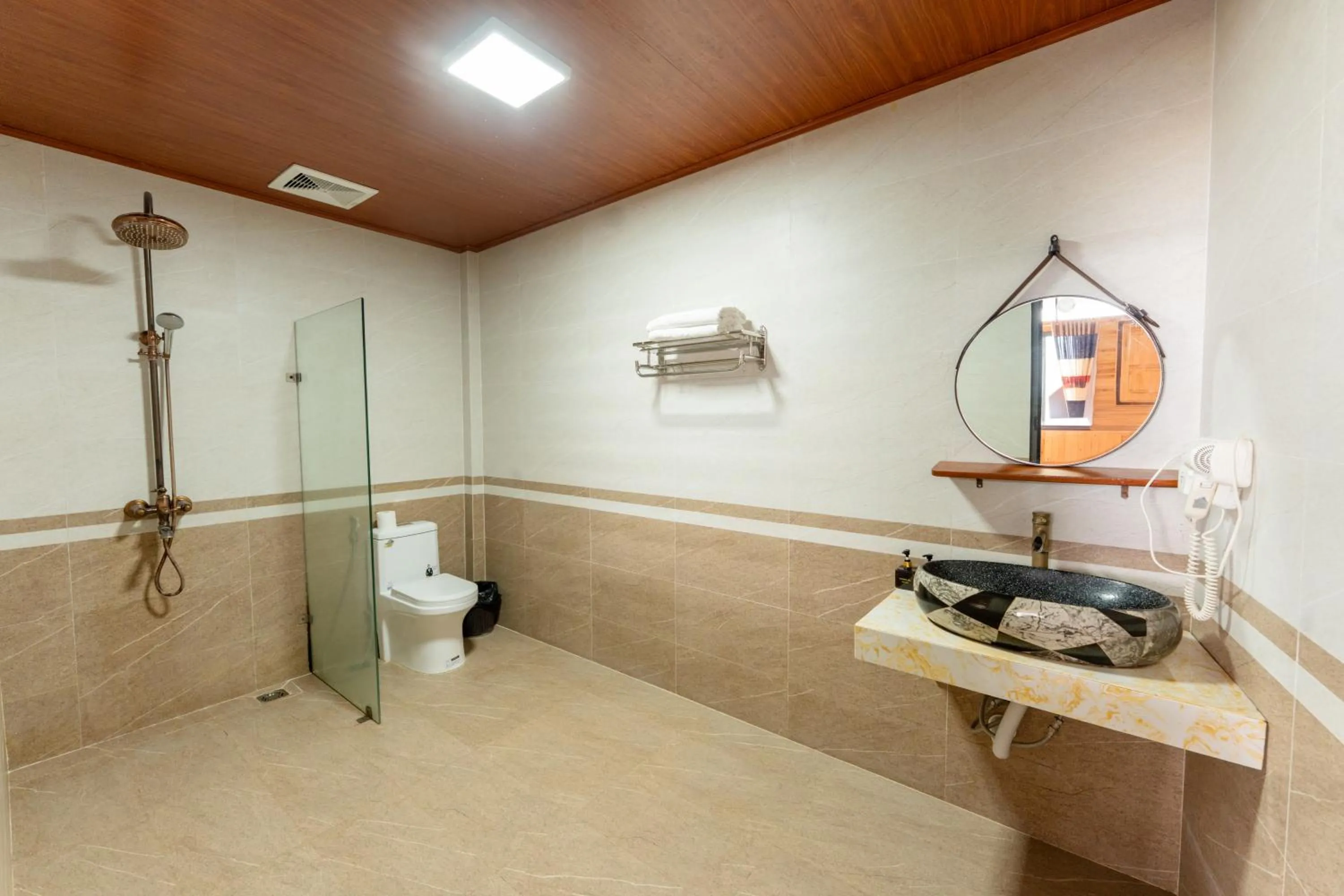 Bathroom in Muong Hoa River View Hotel