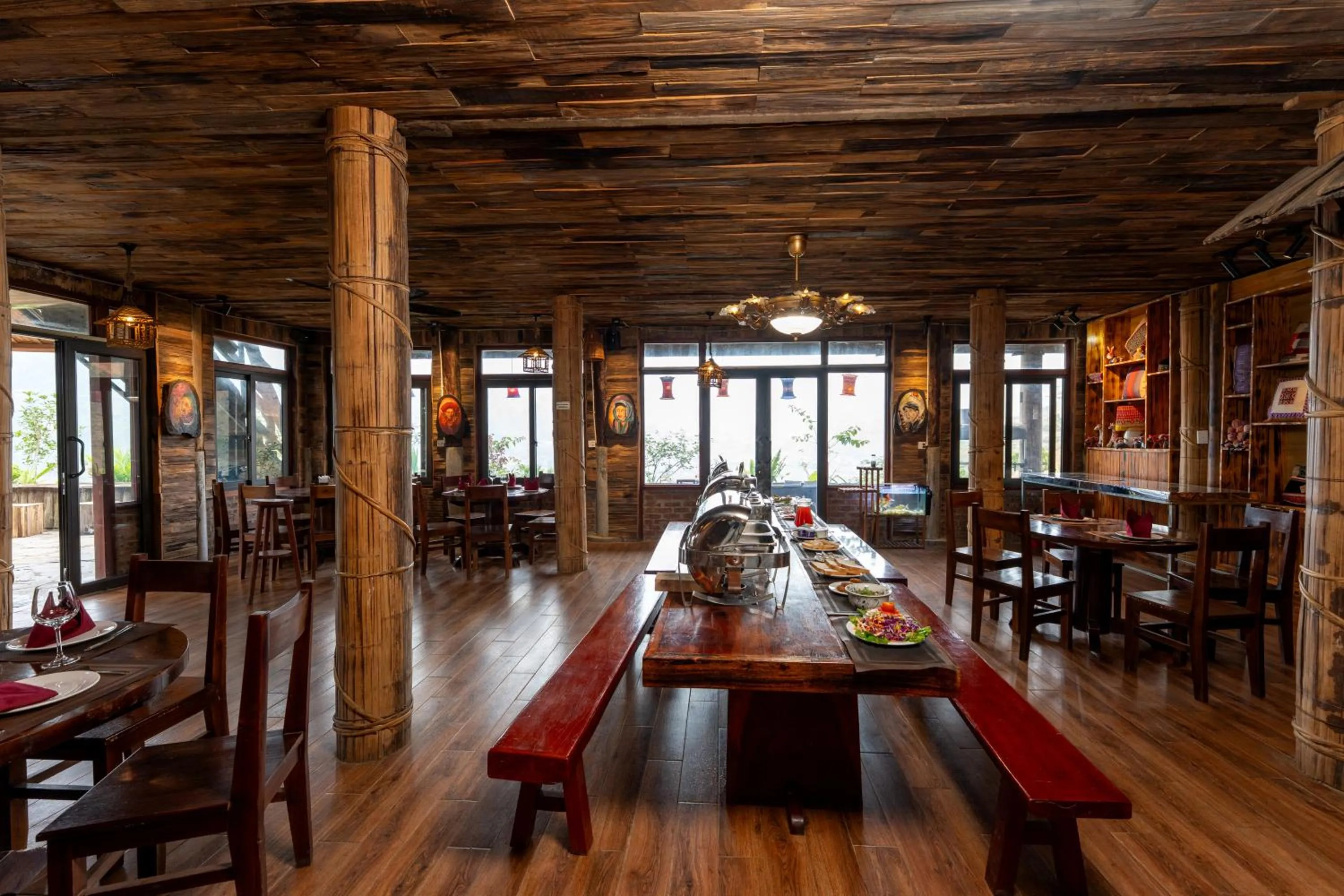 Restaurant/places to eat in Muong Hoa River View Hotel