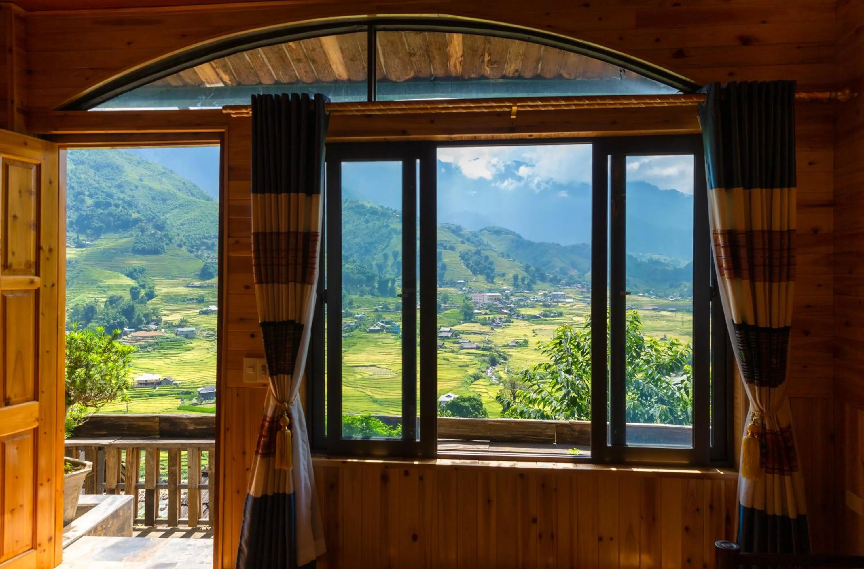 Mountain view in Muong Hoa River View Hotel