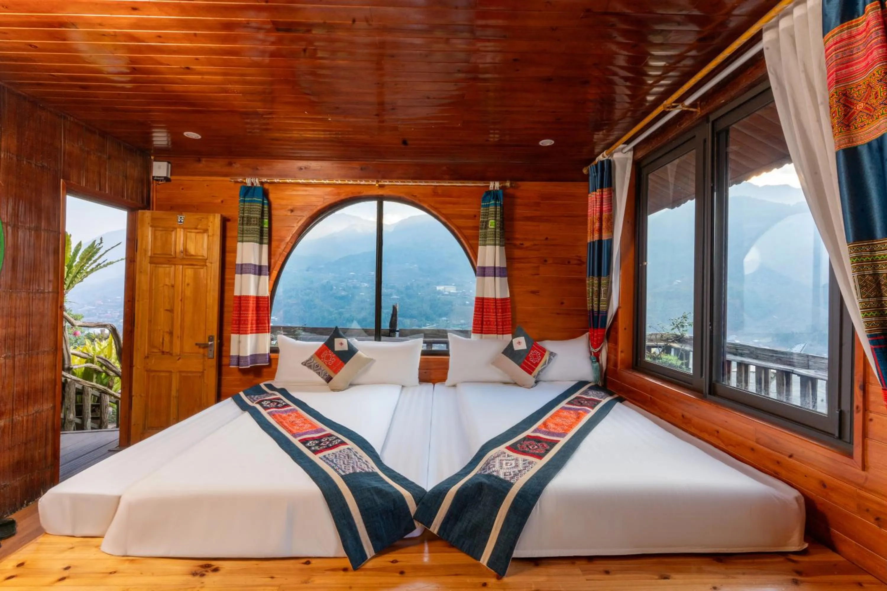 Bed in Muong Hoa River View Hotel