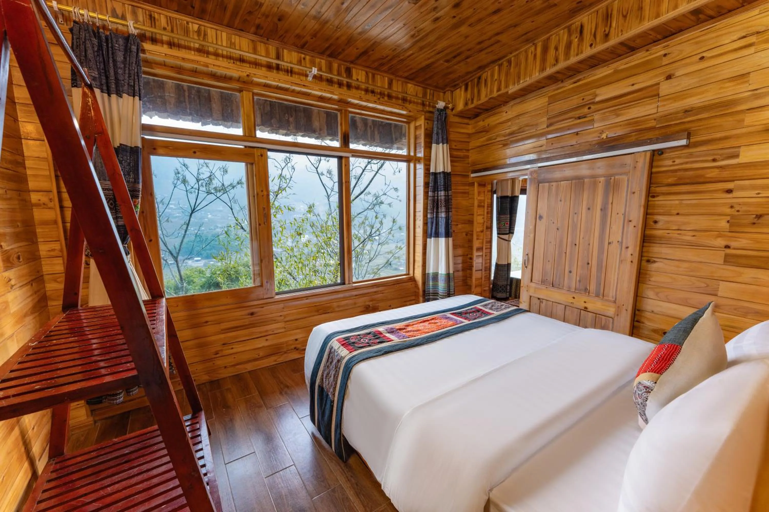 Bed in Muong Hoa River View Hotel