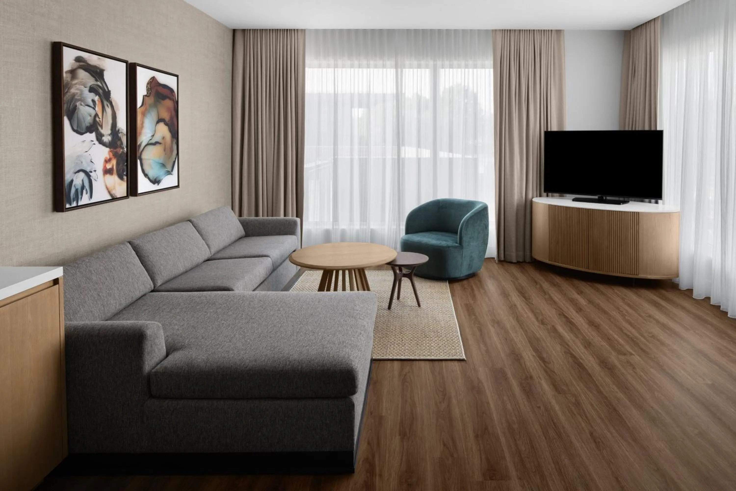 Living room in The Westin Atlanta Gwinnett