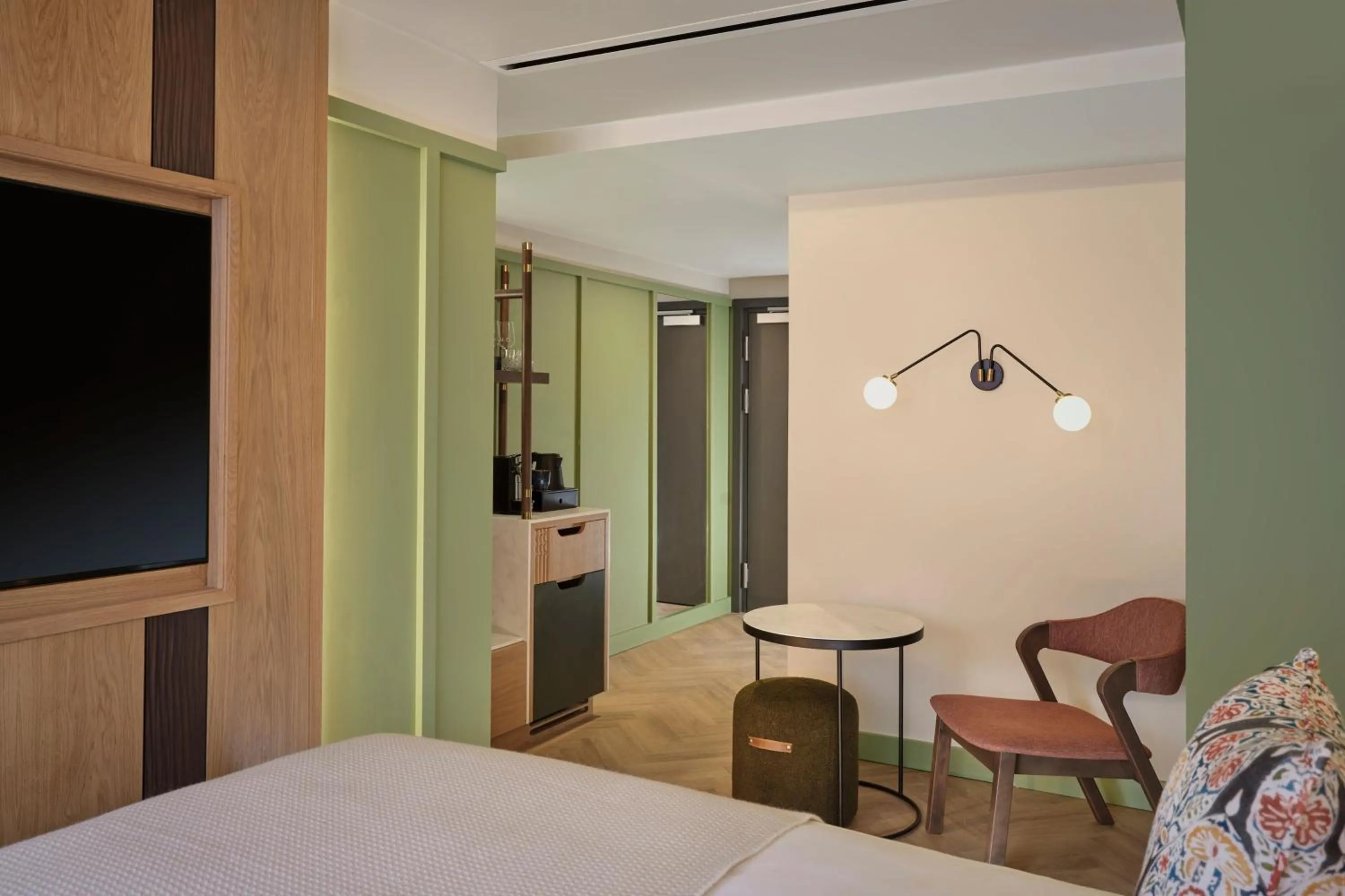 Photo of the whole room, Bed in The Reach at Piccadilly, Manchester, a Tribute Portfolio Hotel